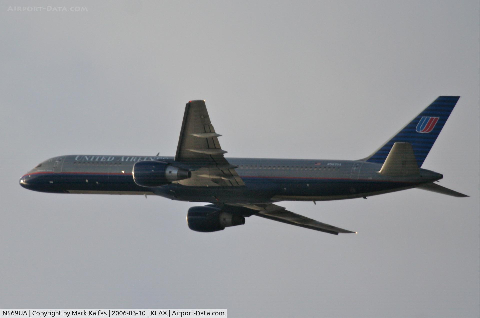 N569UA, 1992 Boeing 757-222 C/N 26677, United Airlines Boeing 757-222, N569UA 25R departure KLAX.