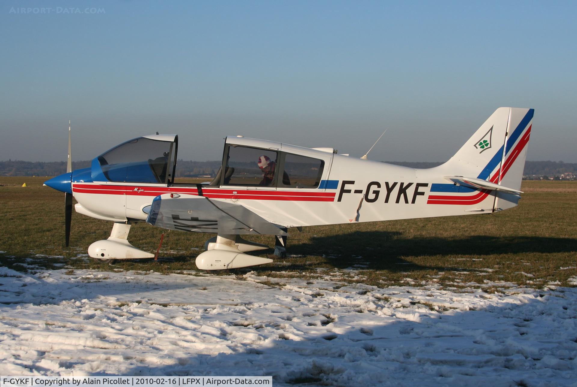 F-GYKF, Robin DR-400-160 Chevalier C/N 2517, Winter sun and a few snow