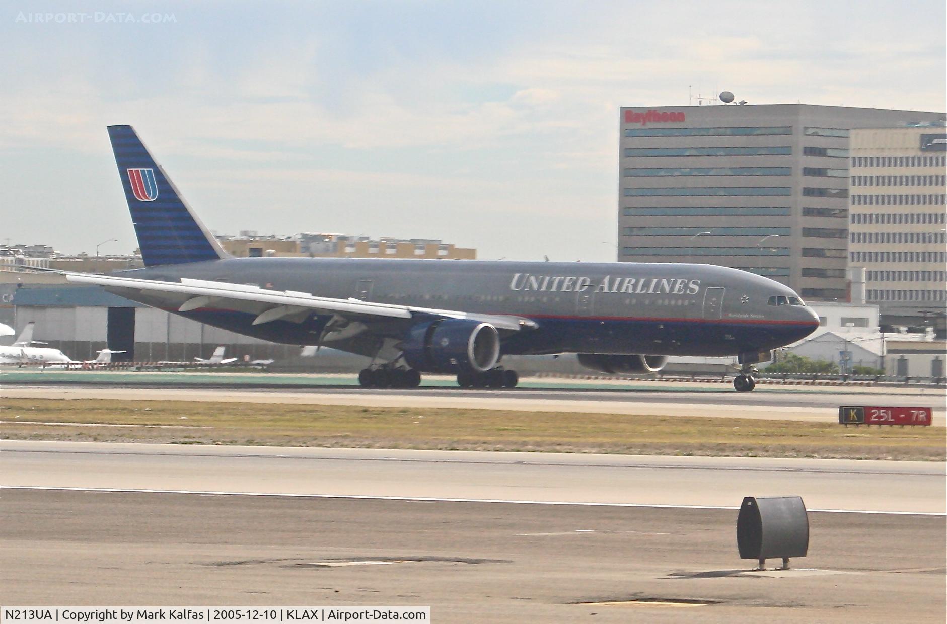 N213UA, 2000 Boeing 777-222 C/N 30219, United Airlines Boeing 777-222, N213UA arriving 25L KLAX.