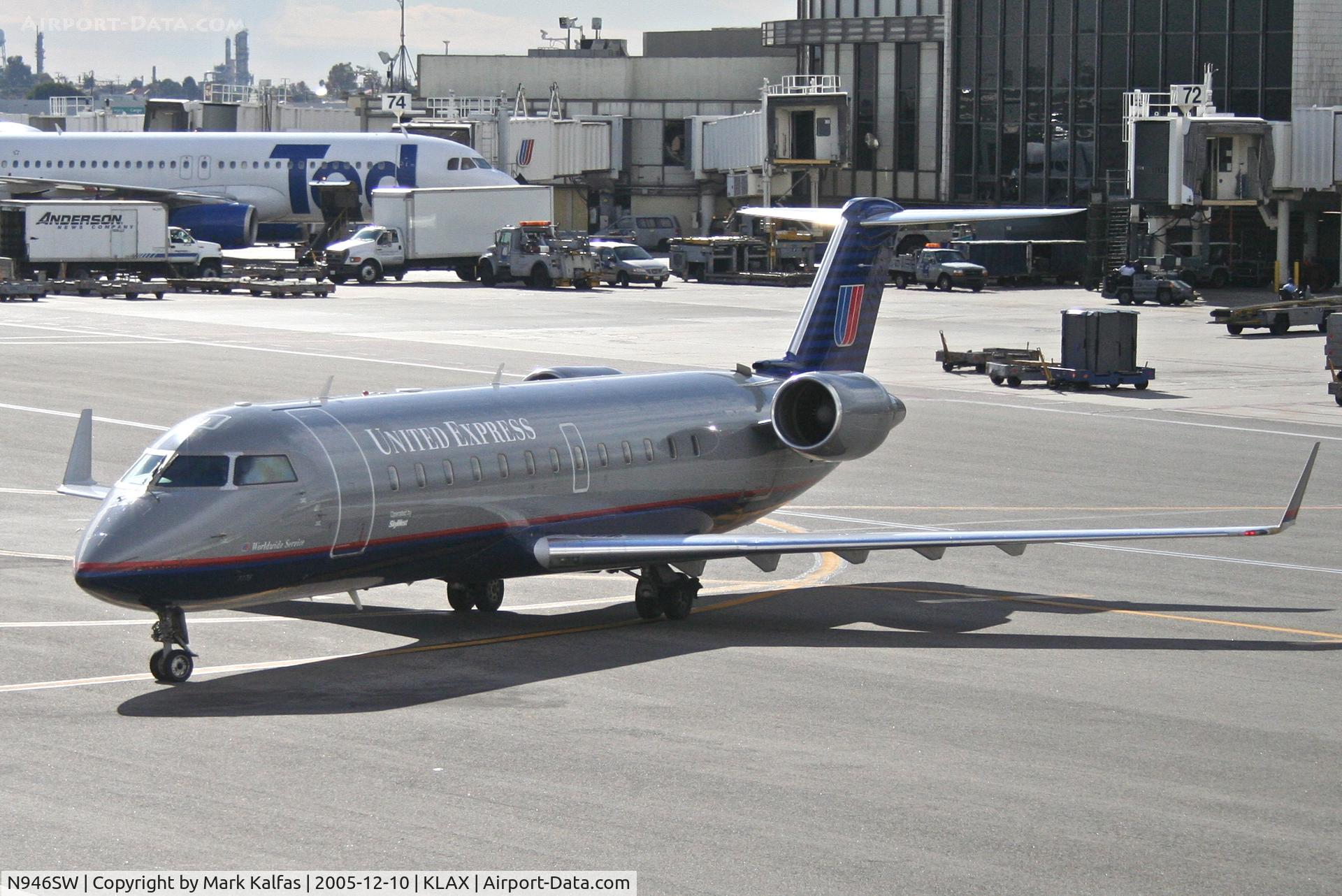 N946SW, 2003 Bombardier CRJ-200LR (CL-600-2B19) C/N 7776, SkyWest Bombardier CL-600-2B19, N946UA taxiing to gate 80 KLAX.