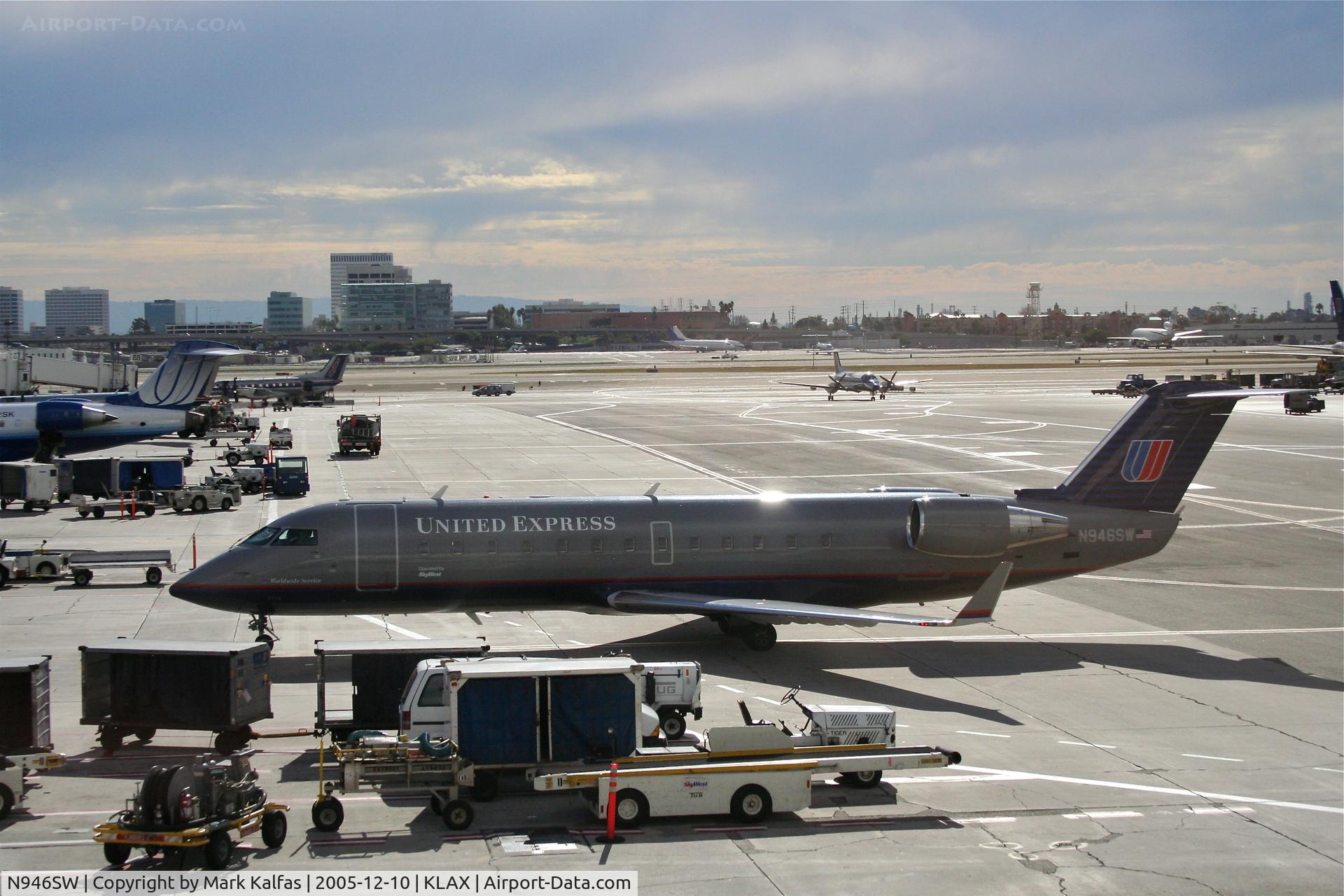 N946SW, 2003 Bombardier CRJ-200LR (CL-600-2B19) C/N 7776, SkyWest Bombardier CL-600-2B19, N946UA taxiing to gate 80 KLAX.