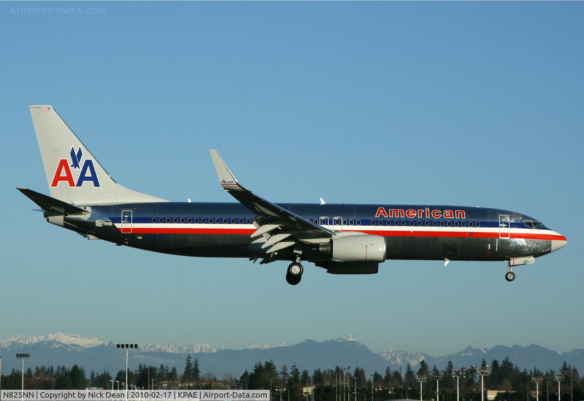 N825NN, 2010 Boeing 737-823 C/N 31087, KPAE Boeing 236 short final for the 16L T&G followed by two low approaches prior to departing to KBFI