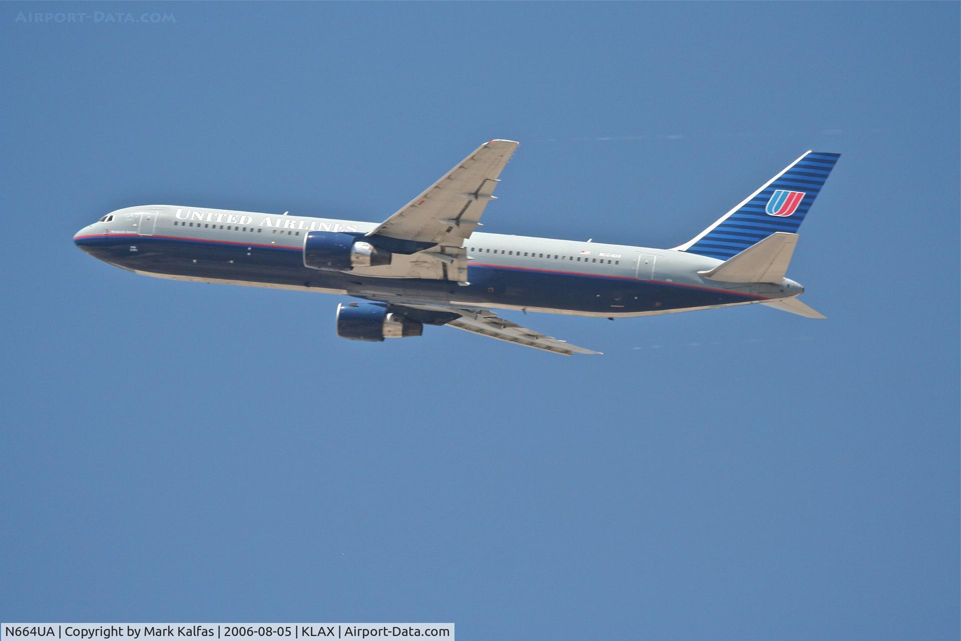 N664UA, 1998 Boeing 767-322 C/N 29236, United Airlines Boeing 767-322, N664UA 25R departure KLAX.