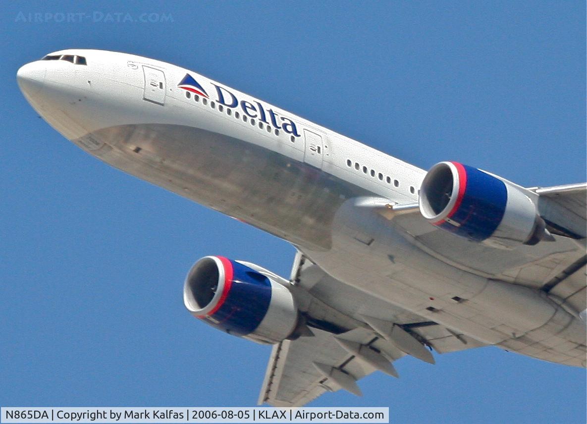 N865DA, 1999 Boeing 777-232 C/N 29737, Delta Airlines Boeing 777-232, N865DA 25R departure KLAX.