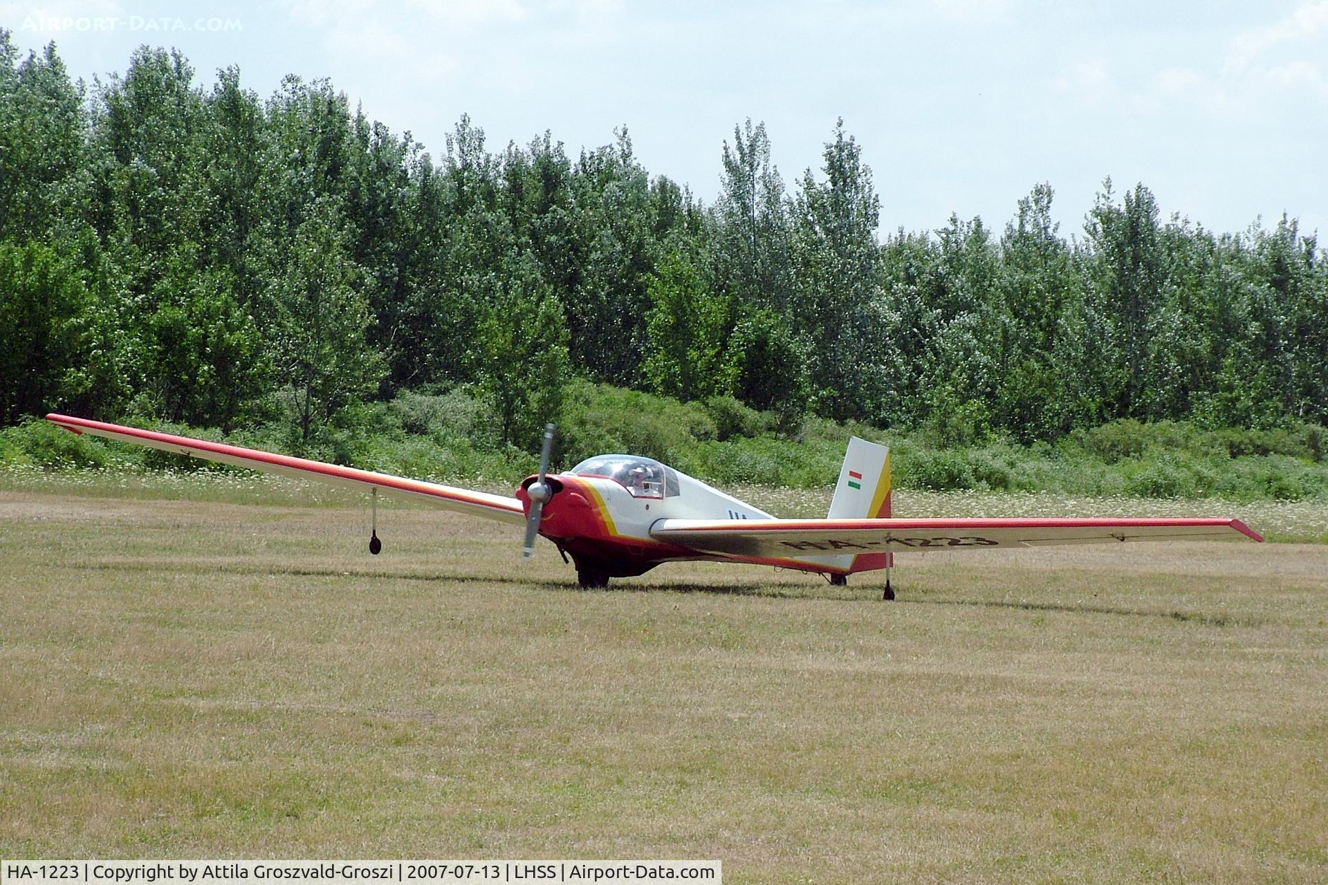 HA-1223, 1972 Scheibe SF-25C Falke C/N 4445, Szolnok-Szandaszölös Airfield