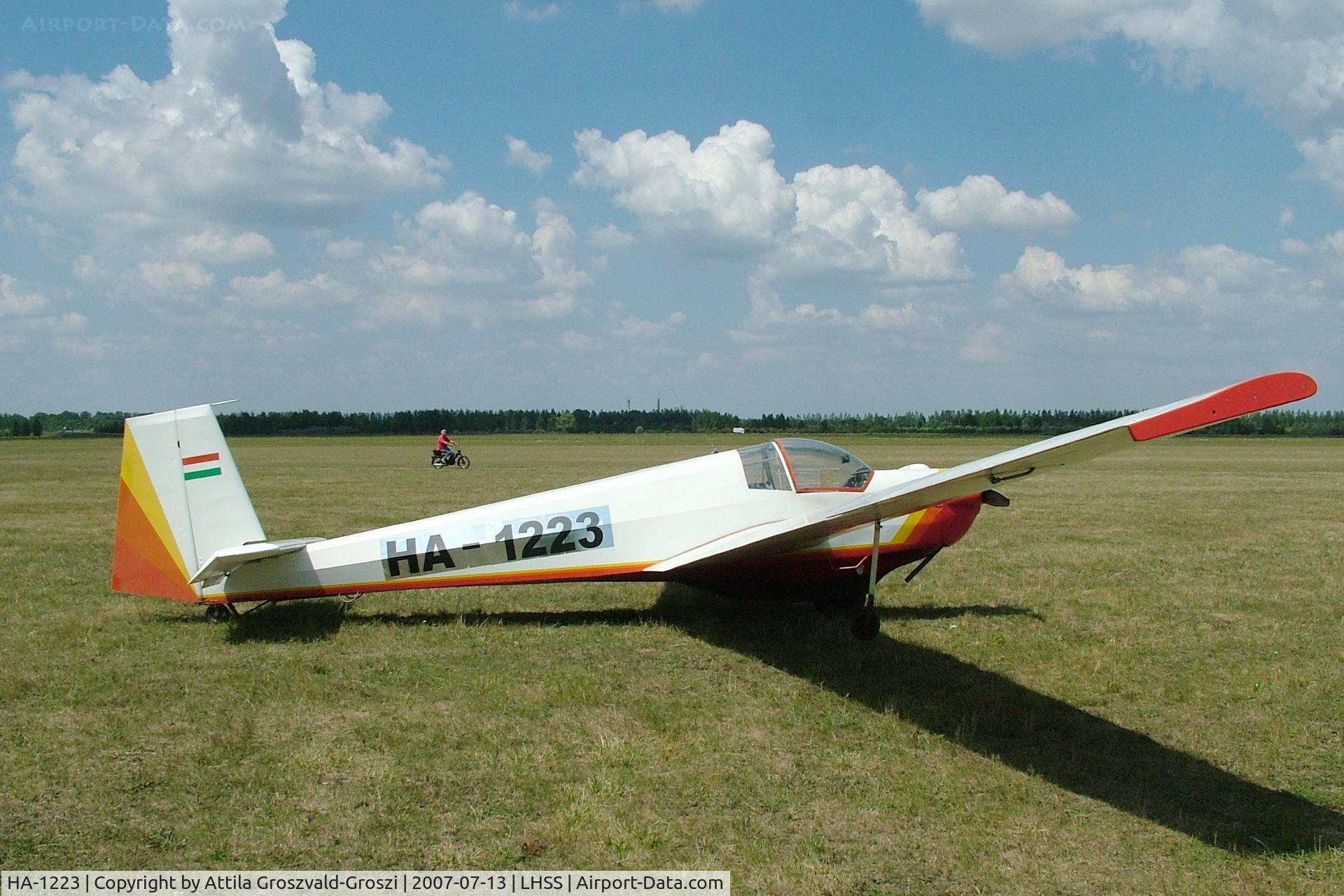 HA-1223, 1972 Scheibe SF-25C Falke C/N 4445, Szolnok-Szandaszölös Airfield
