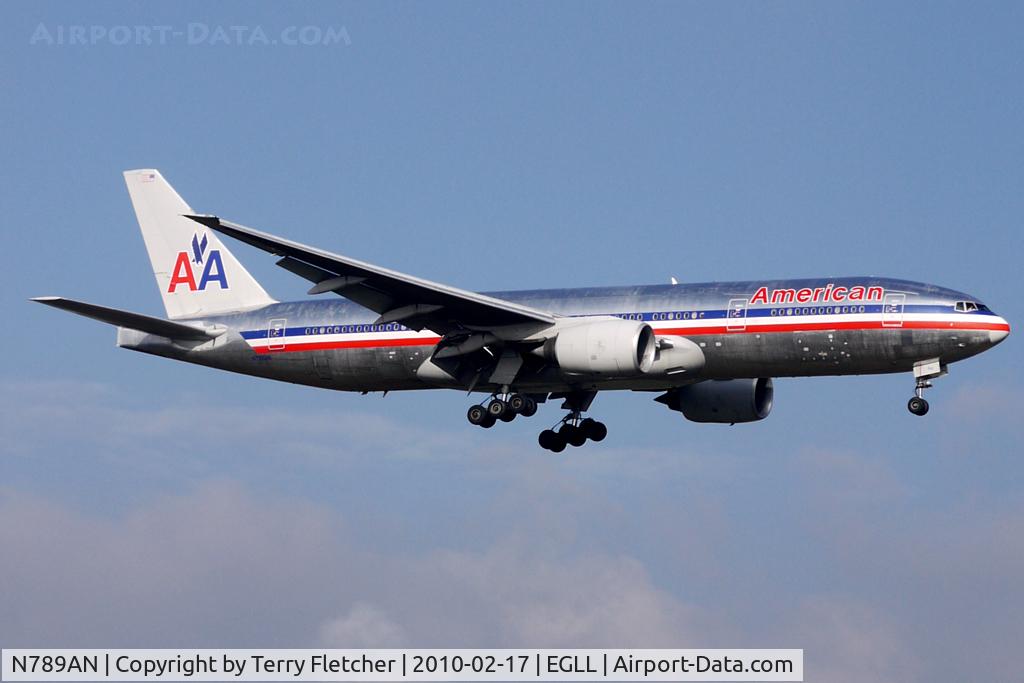 N789AN, 2000 Boeing 777-223 C/N 30252, American Airlines B777 about to land at Heathrow