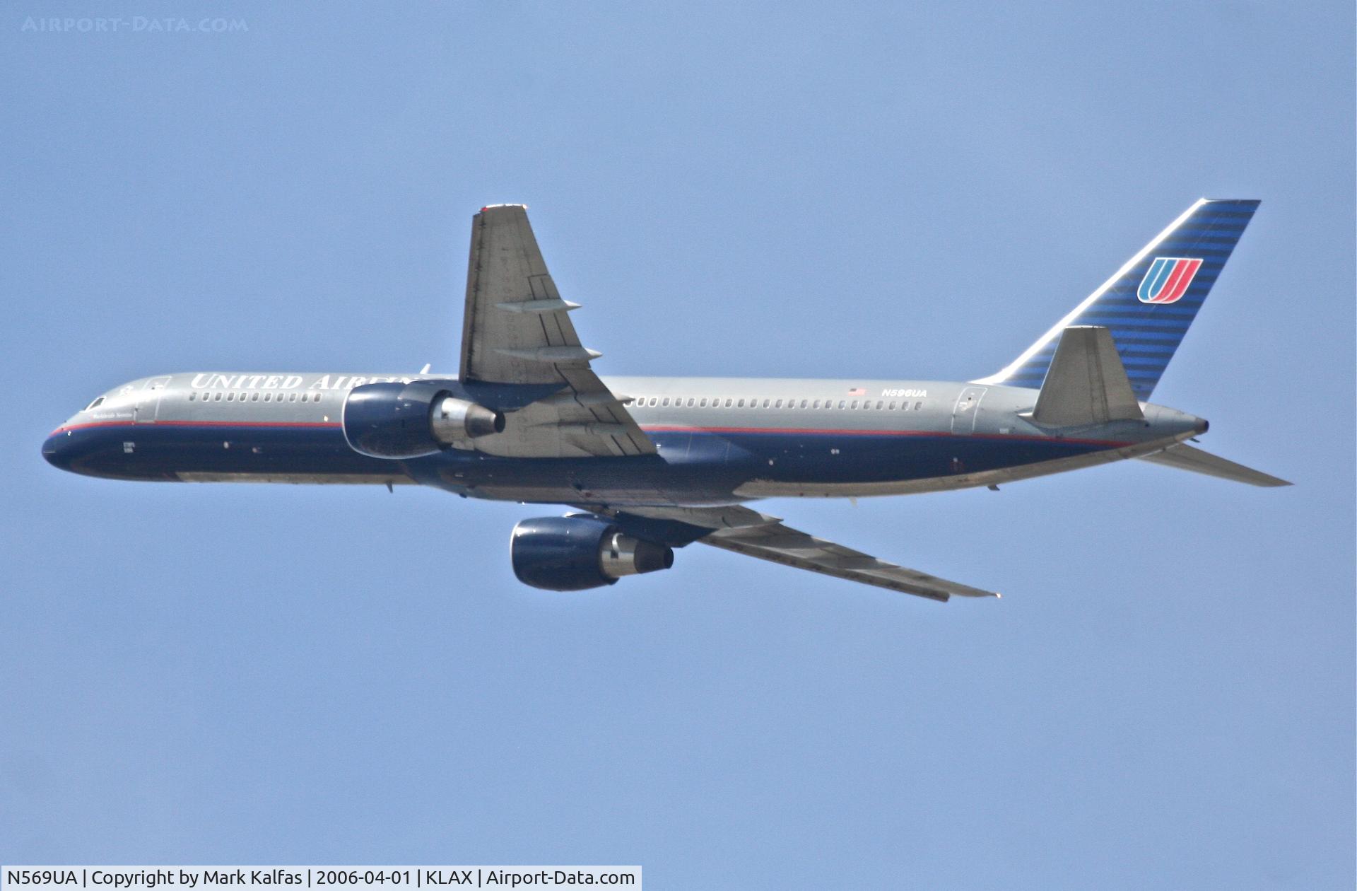 N569UA, 1992 Boeing 757-222 C/N 26677, United Airlines Boeing 757-222, N569UA 25R departure KLAX.