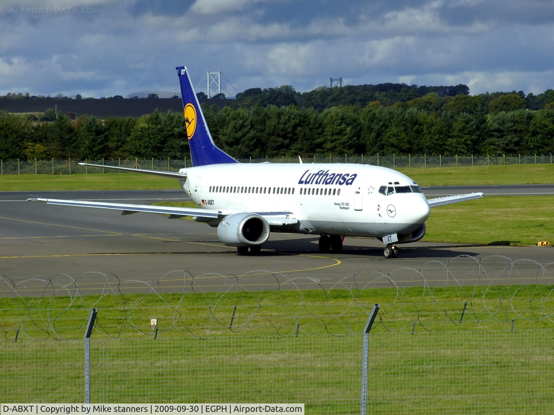 D-ABXT, 1989 Boeing 737-330 C/N 24281, Lufthansa B737 Arriving at EDI From FRA