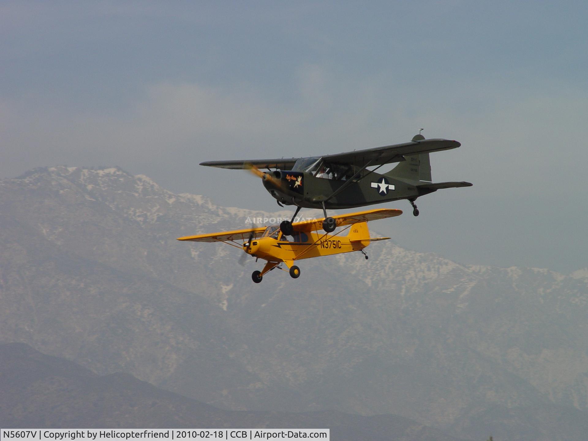 N5607V, 1944 Stinson L-5B Sentinel C/N 2946, Leading the formation over the threshold of runway 24