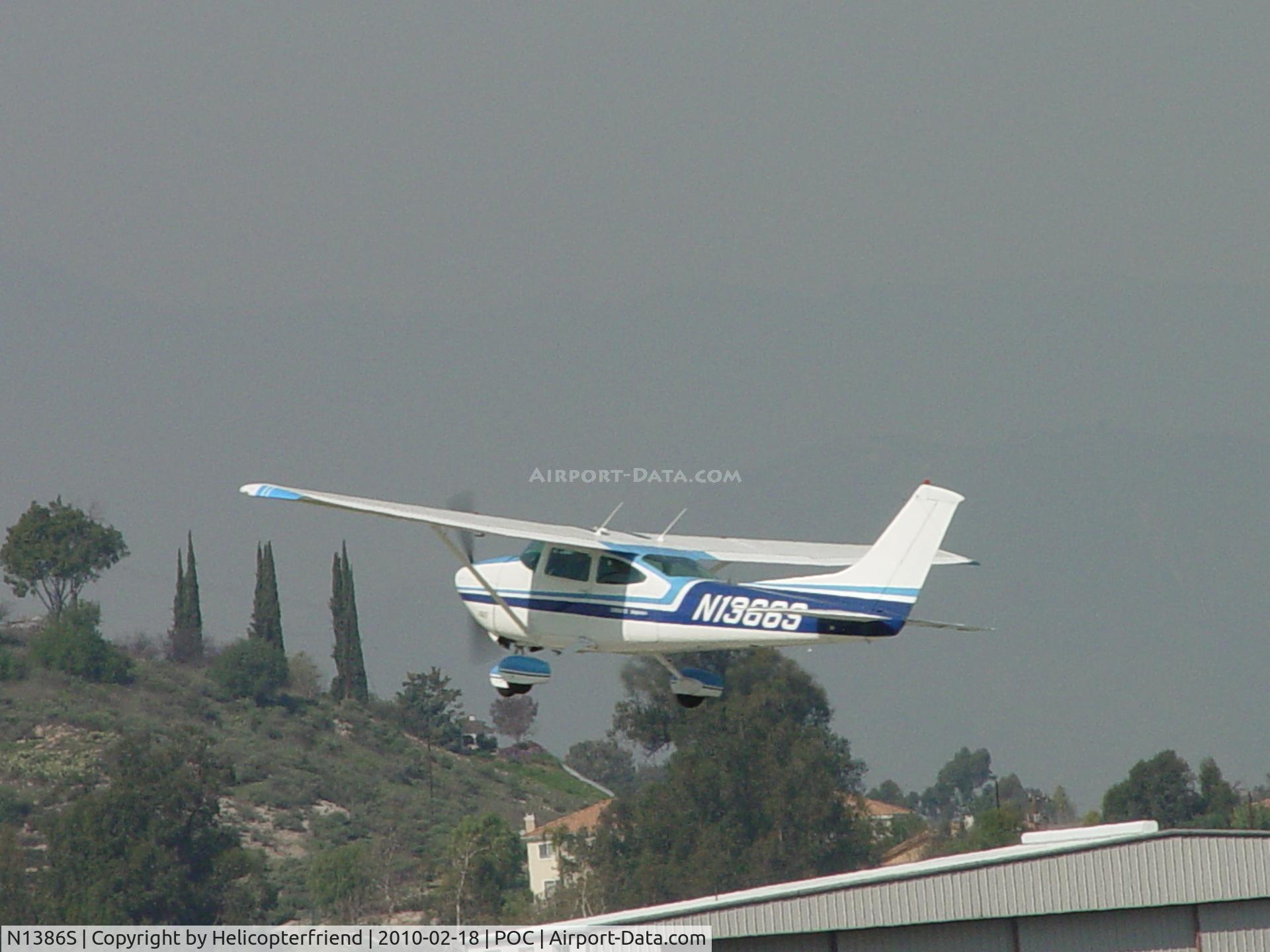 N1386S, 1976 Cessna 182P Skylane C/N 18264947, Airbourne from runway 26L