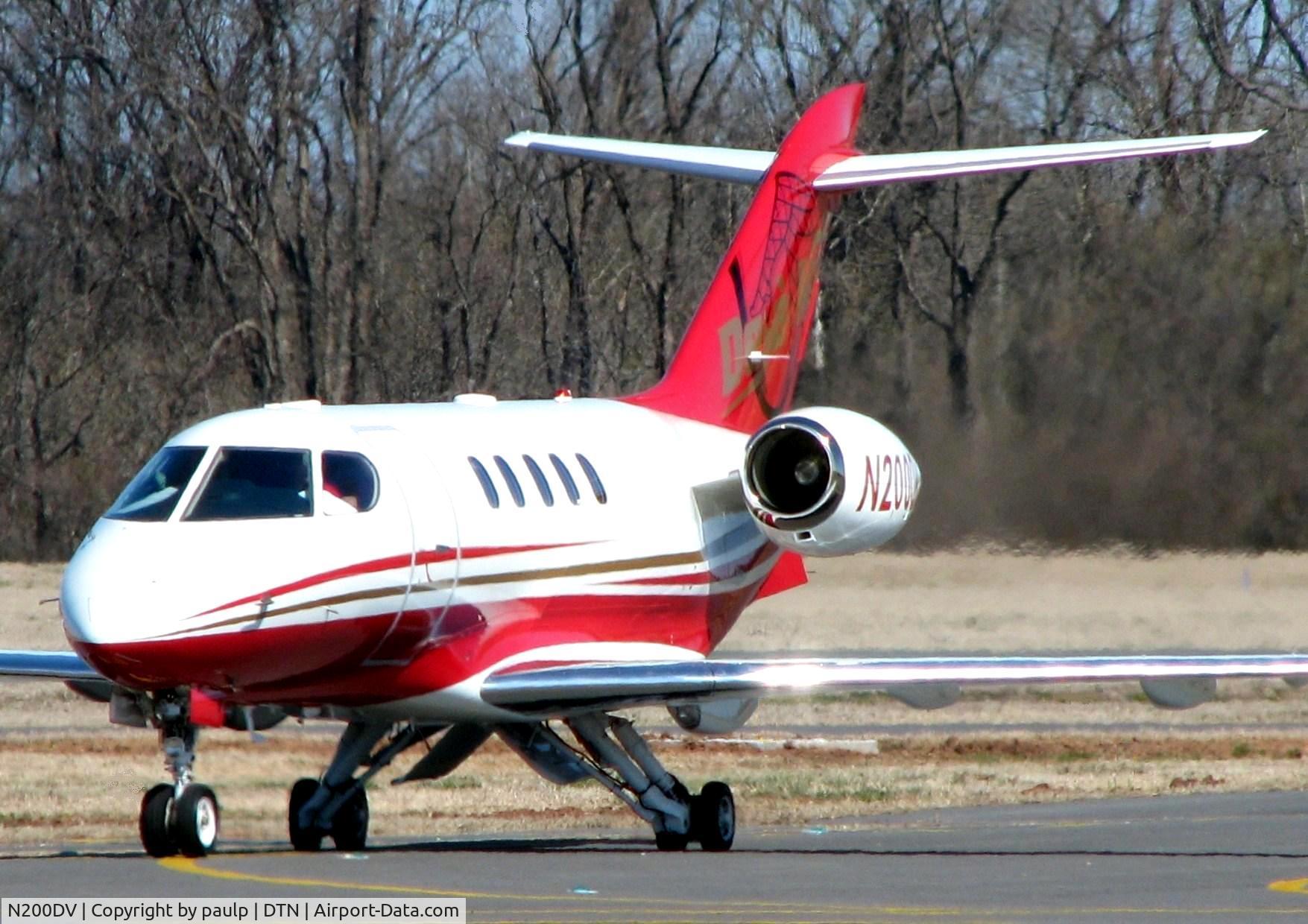 N200DV, Sino Swearingen SJ30-2 C/N 008, Taxiing in after landing at Downtown Shreveport.