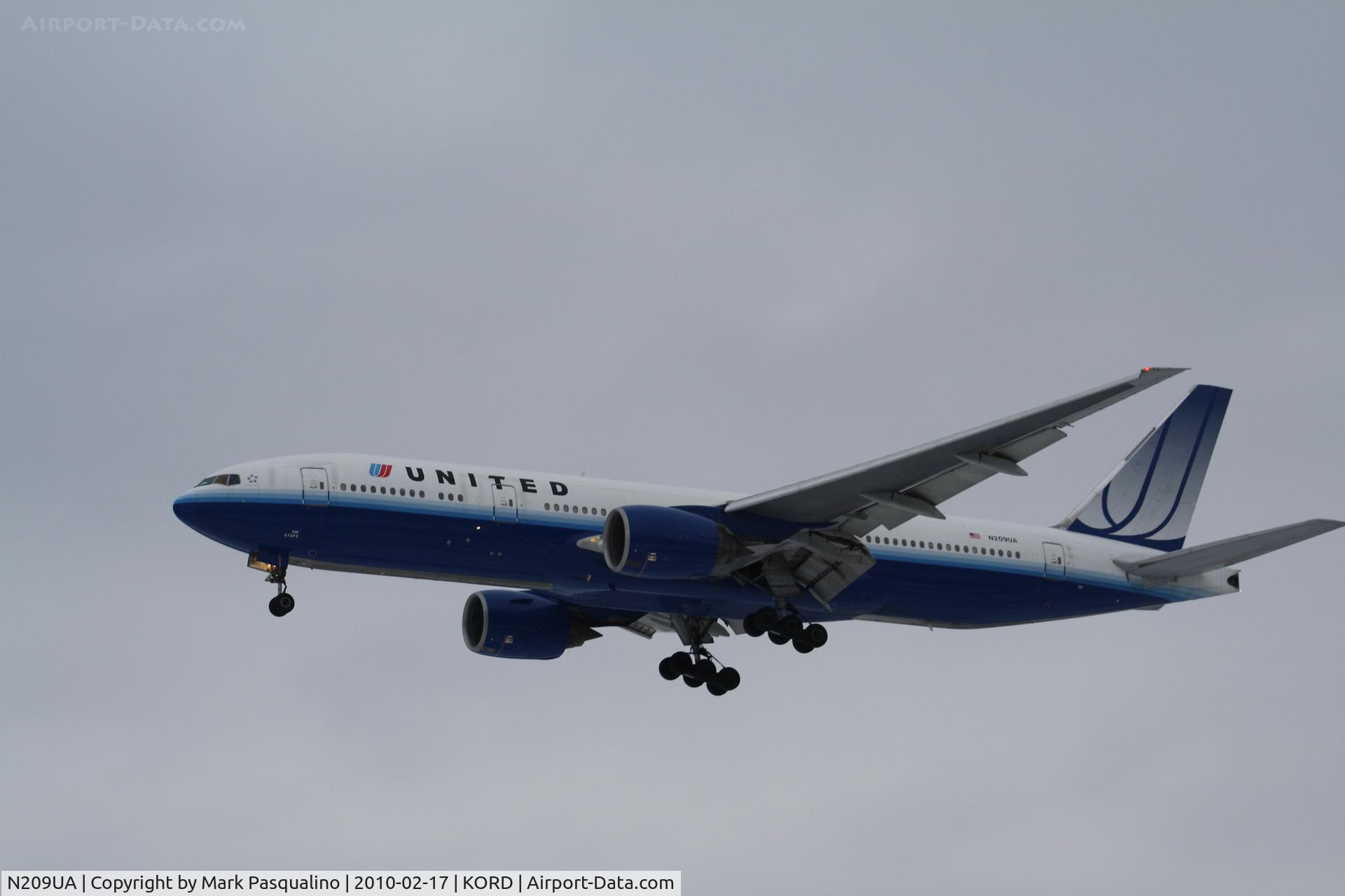 N209UA, 1999 Boeing 777-222 C/N 30215, Boeing 777-200