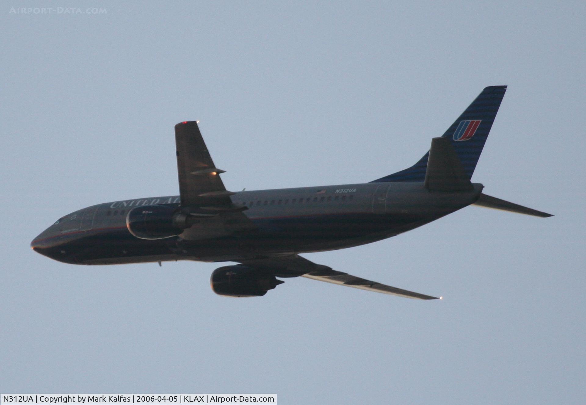 N312UA, 1987 Boeing 737-322 C/N 23673, United Airlines Boeing 737-322, N312UA 25R departure KLAX.