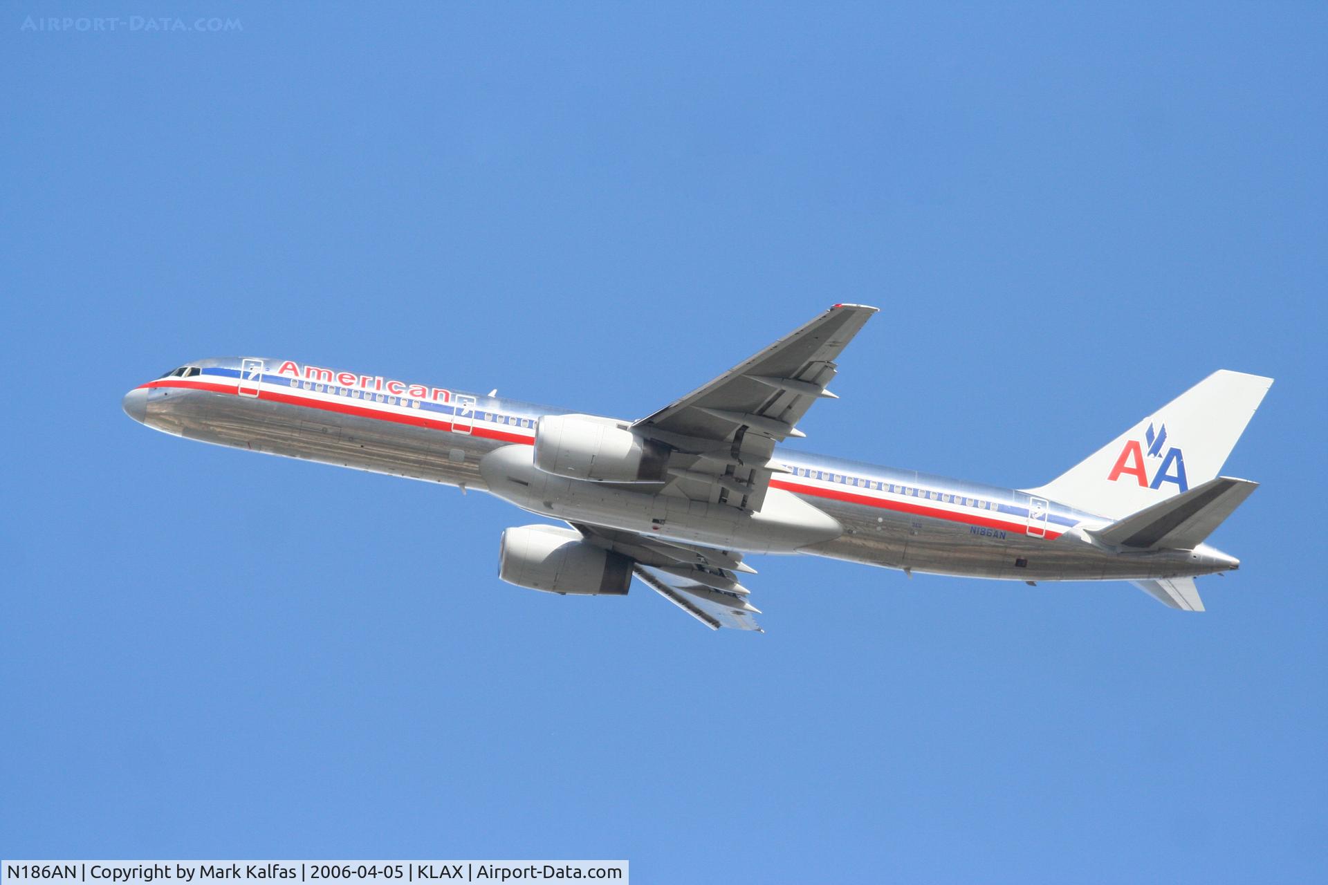 N186AN, 2001 Boeing 757-223 C/N 32380, American Airlines Boeing 757-223. N186AN 25R departure KLAX.