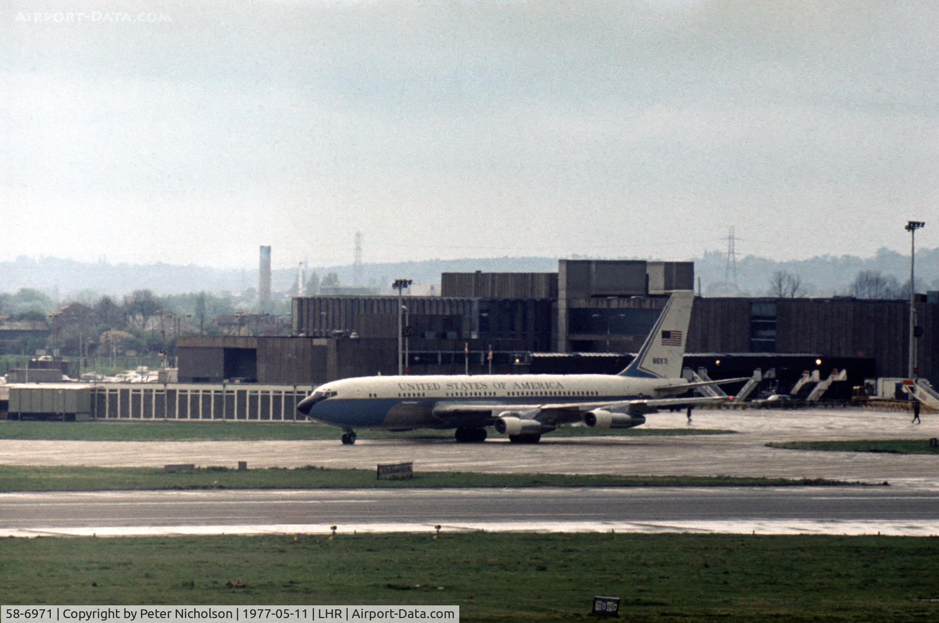58-6971, 1959 Boeing VC-137B C/N 17926/40, VC-137B of 86th Military Airlift Wing at Andrews AFB visiting Heathrow in May 1977.