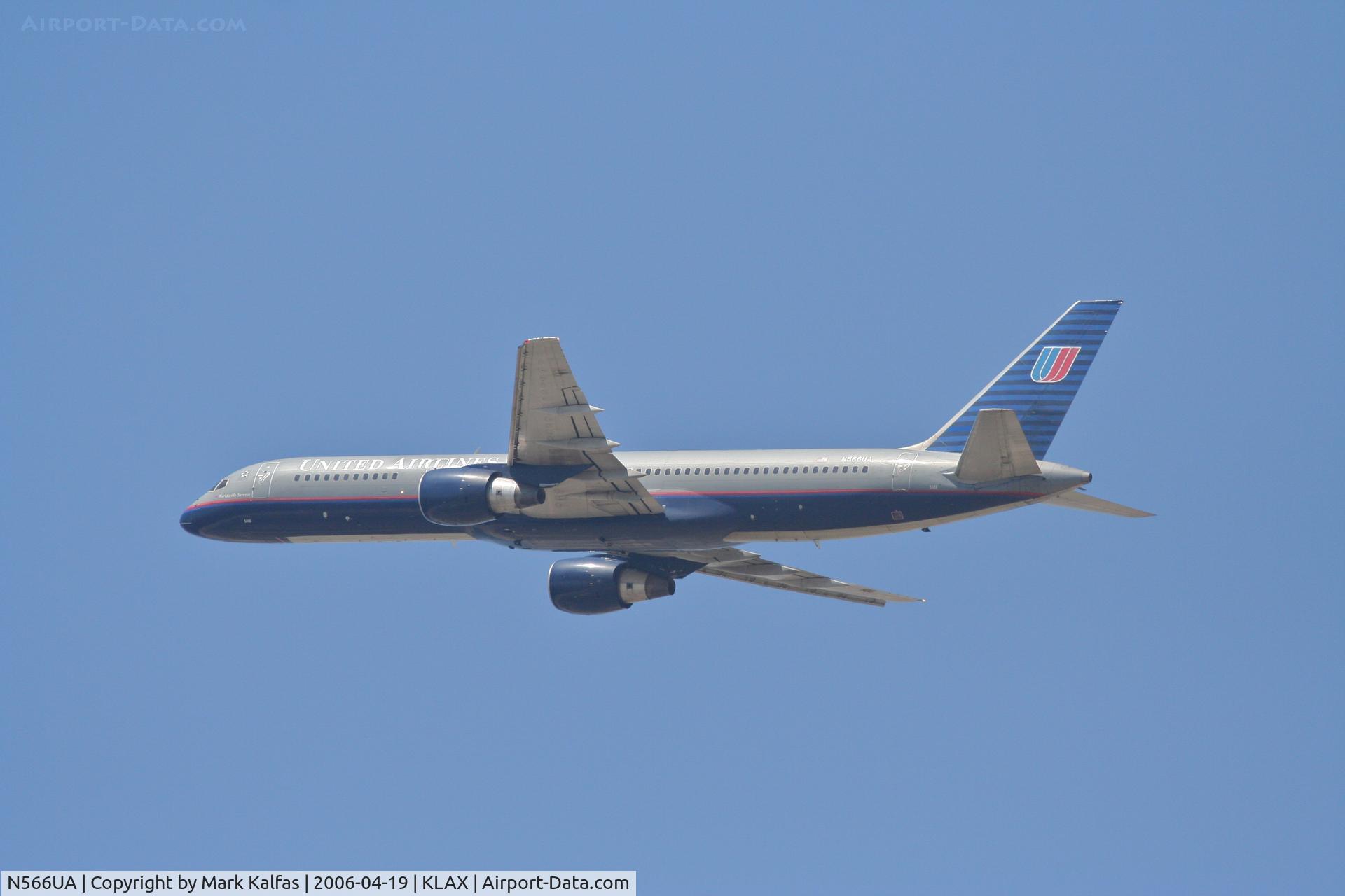 N566UA, 1992 Boeing 757-222 C/N 26670, United Airlines Boeing 757-222, N566UA 7R approach KLAX.