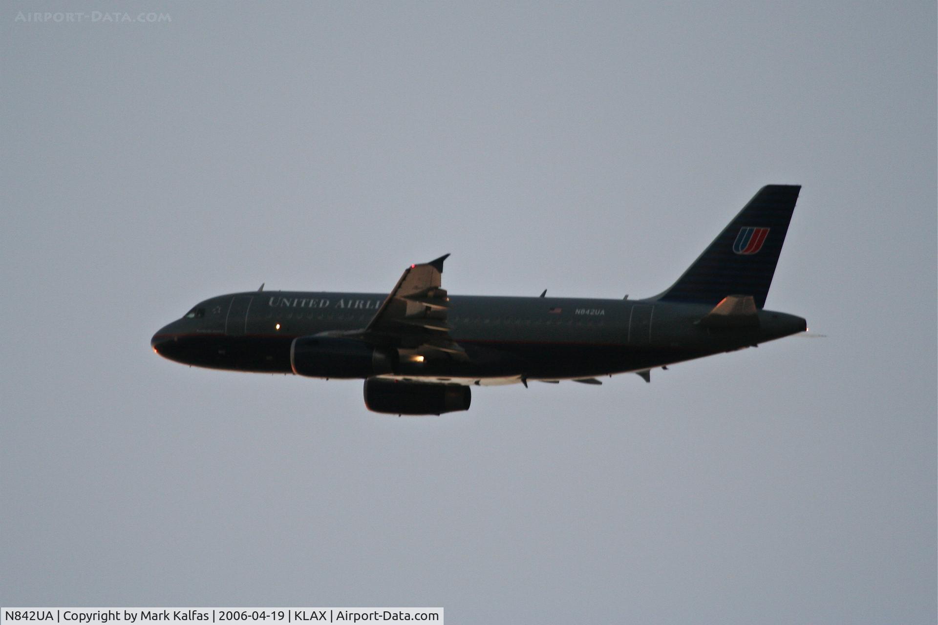 N842UA, 2001 Airbus A319-131 C/N 1569, United Airlines Airbus A319-131, N842UA 25R departure KLAX.