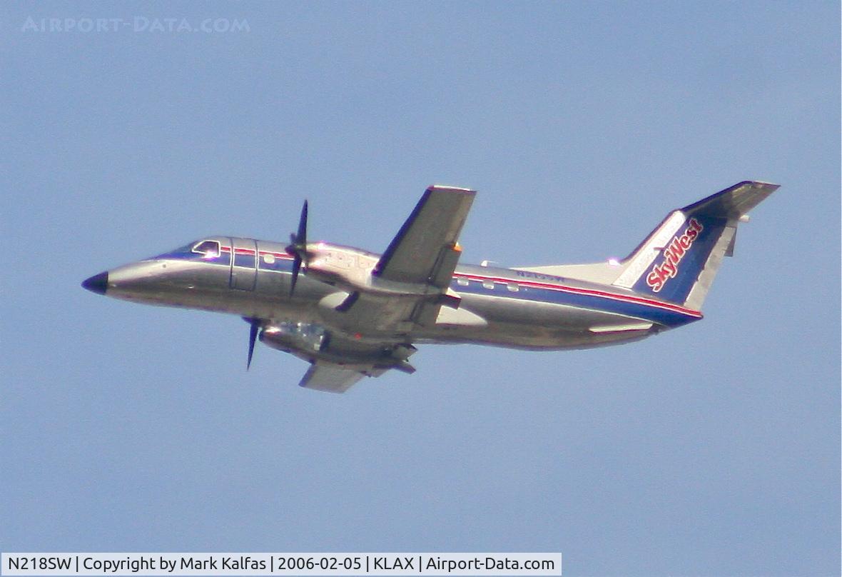 N218SW, 1994 Embraer EMB-120ER Brasilia C/N 120.287, SkyWest Embraer EMB-120ER, N218SW 25R departure KLAX.