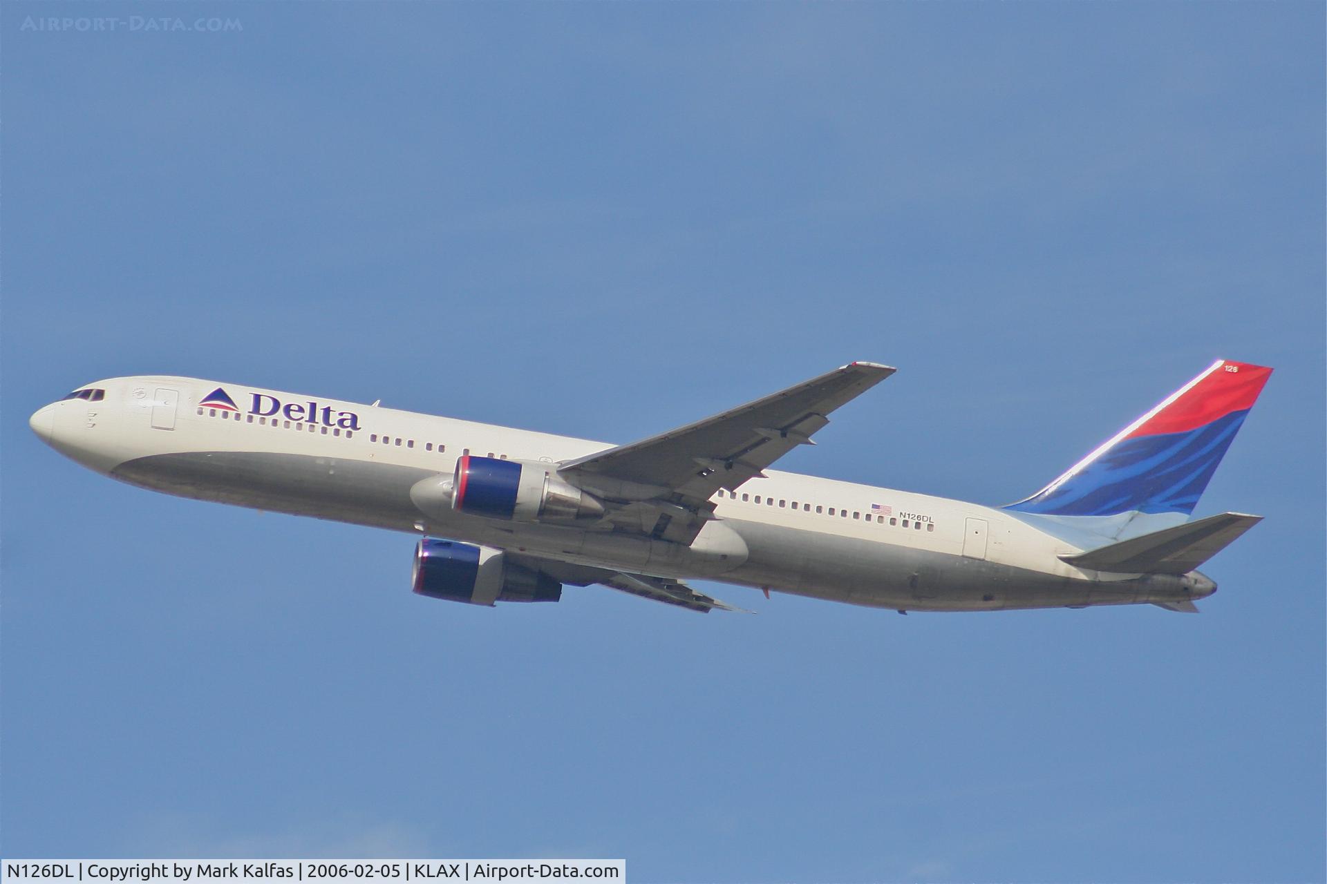 N126DL, 1988 Boeing 767-332 C/N 24076, Delta Airlines Boeing 767-332, N126DL 25R departure KLAX.