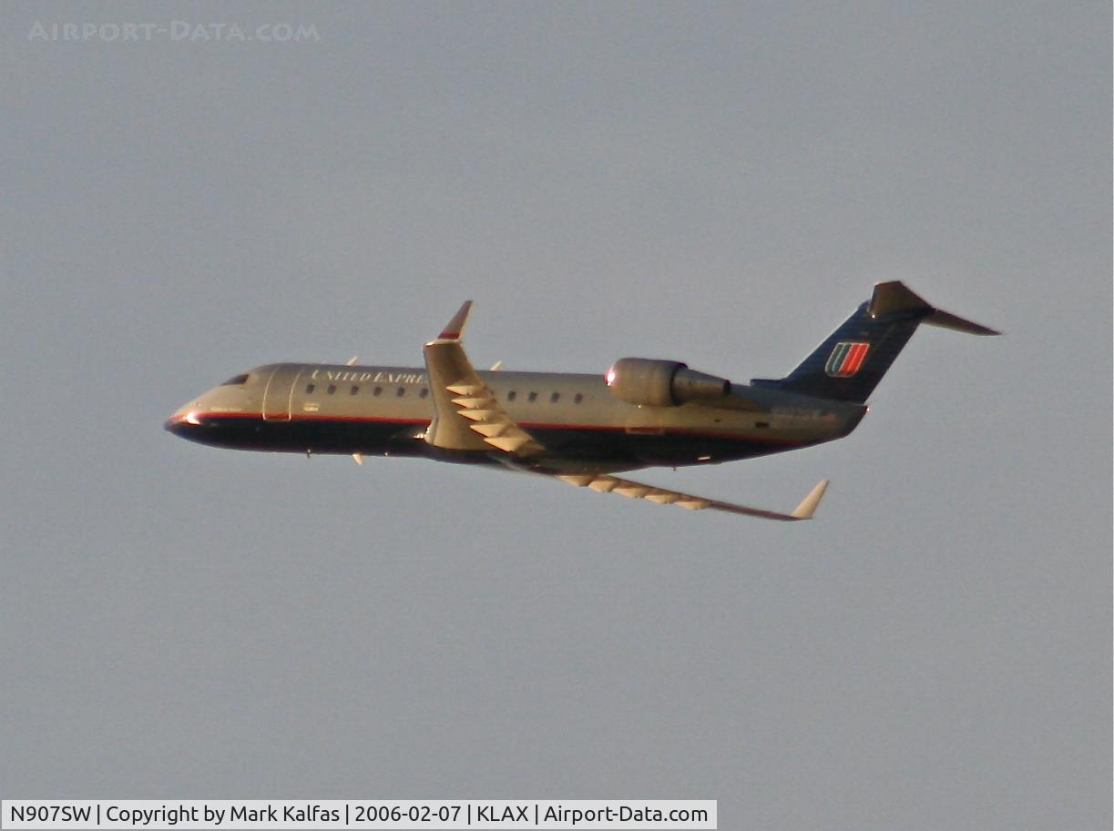 N907SW, 2001 Bombardier CRJ-200LR (CL-600-2B19) C/N 7511, SkyWest Bombardier CL-600-2B19, N907SW departing 25R KLAX.