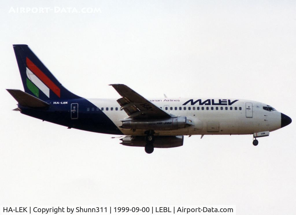 HA-LEK, 1985 Boeing 737-2K9 C/N 23404, Landing rwy 07