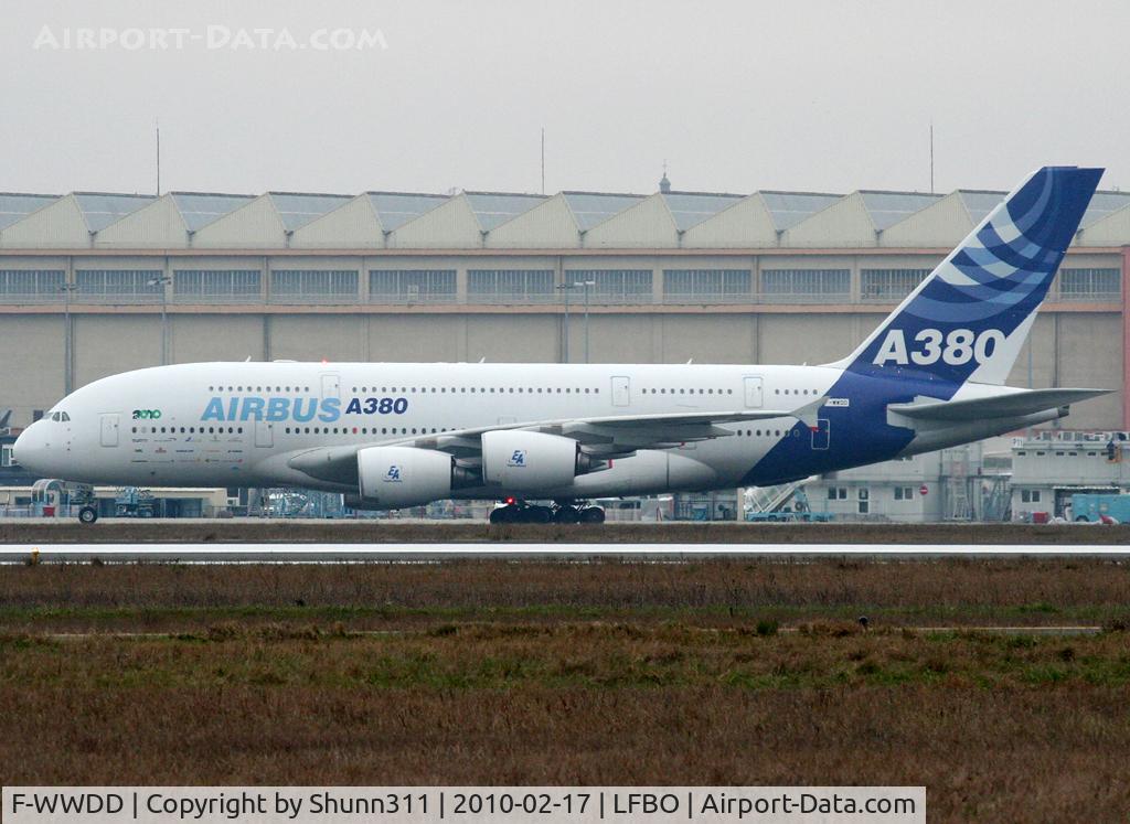 F-WWDD, 2005 Airbus A380-861 C/N 004, Taxiing to the gate with additional '2010' sticker to promote the bio-carburant year...