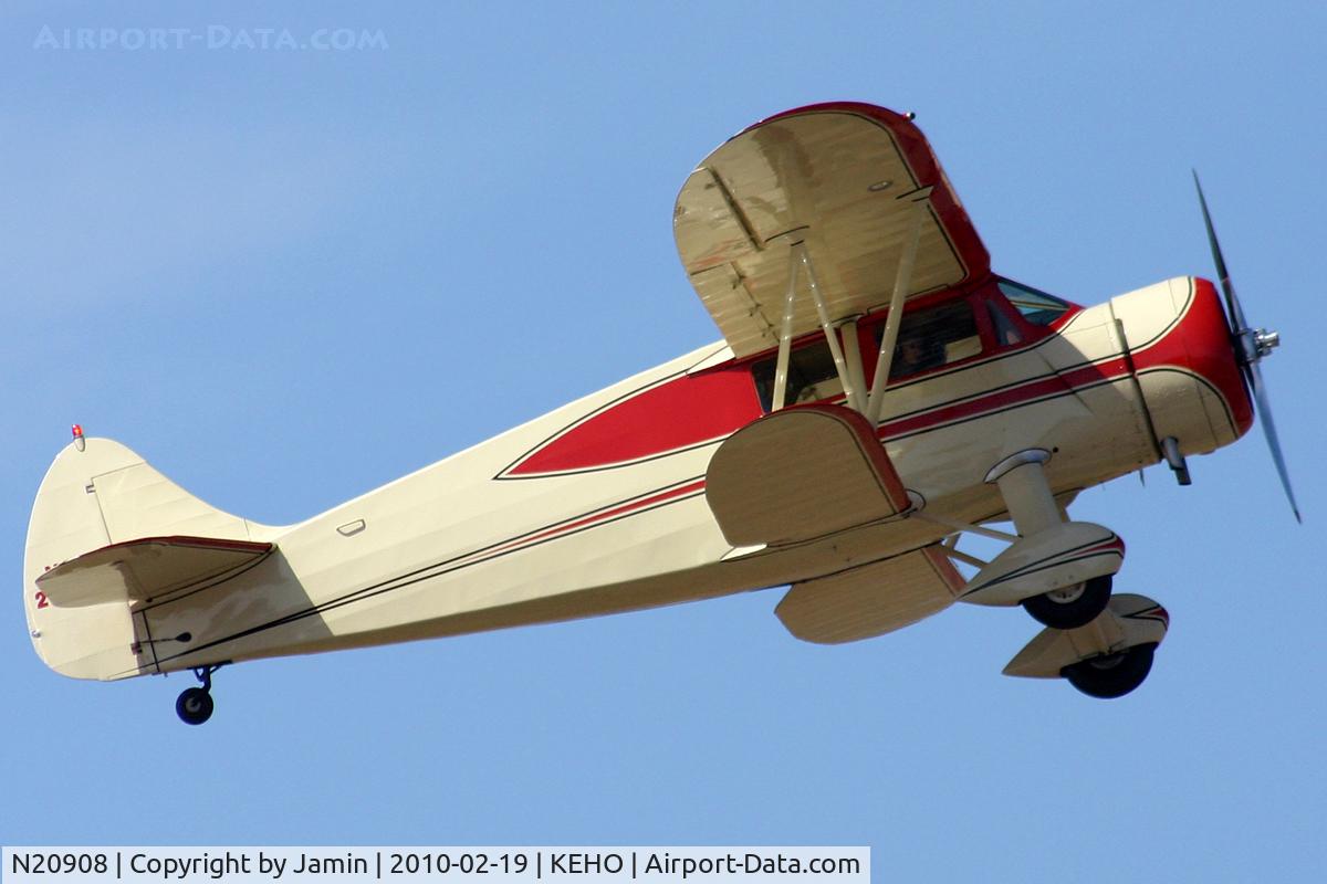 N20908, 1939 Waco AGC-8 C/N 5067, A classic departing runway 5.