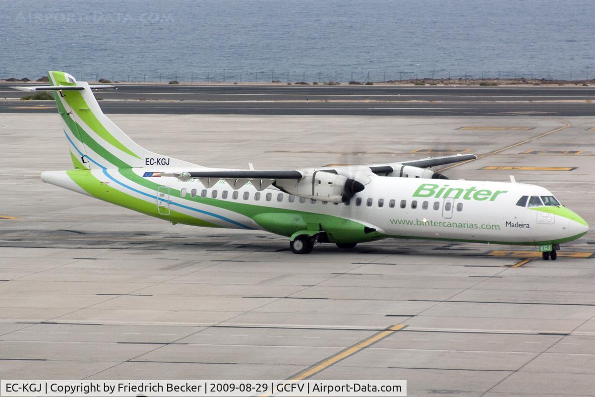 EC-KGJ, 2007 ATR 72-212A C/N 753, taxying to the active