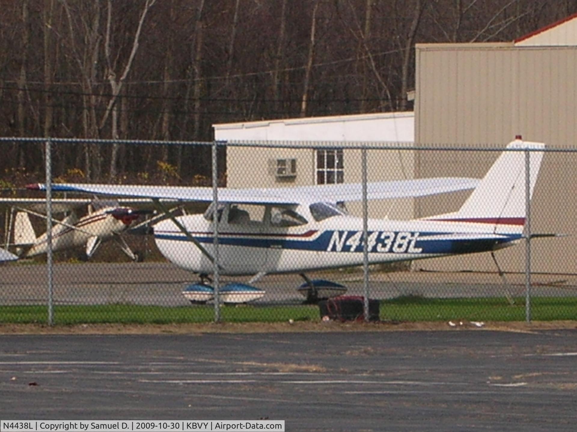 N4438L, 1966 Cessna 172G C/N 17254529, Sitting at the Beverly Airport matinence hanger.