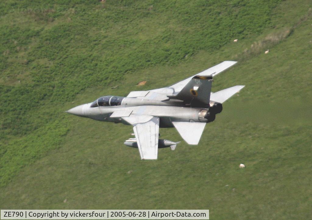 ZE790, 1988 Panavia Tornado F.3 C/N AS066/700/3317, Royal Air Force. Operated by 11 Squadron, coded 'DK'. M6 Pass, Cumbria.