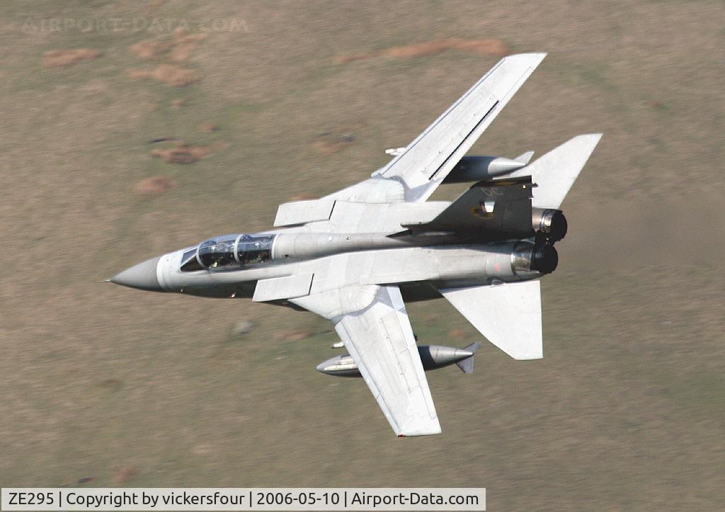 ZE295, 1987 Panavia Tornado F.3 C/N AS040/633/3283, Royal Air Force. Operated in 11 Squadron markings coded 'DC' by 25 Squadron (11 Squadron disbanded October 2005). M6 Pass, Cumbria.