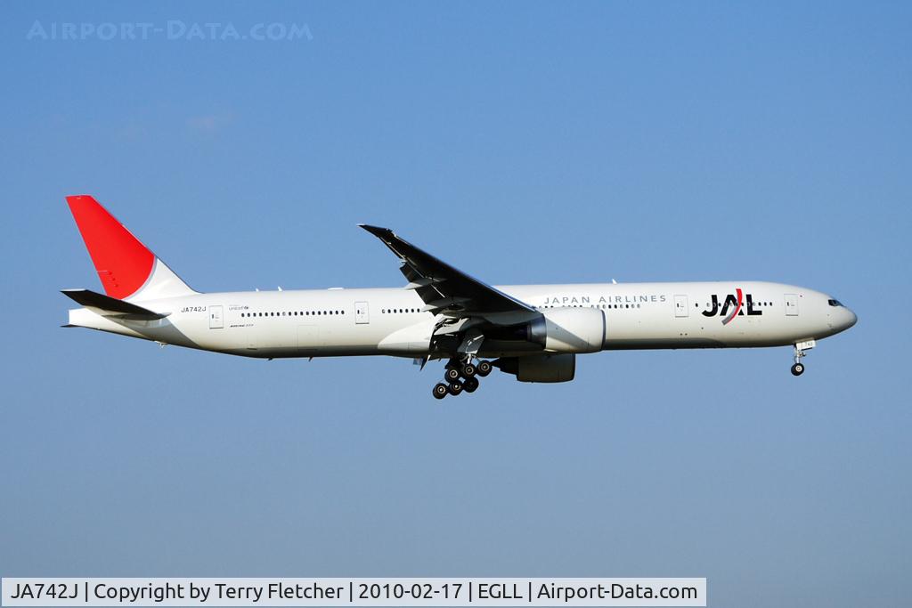 JA742J, 2009 Boeing 777-346/ER C/N 36129, JAL B777 arrives at Heathrow