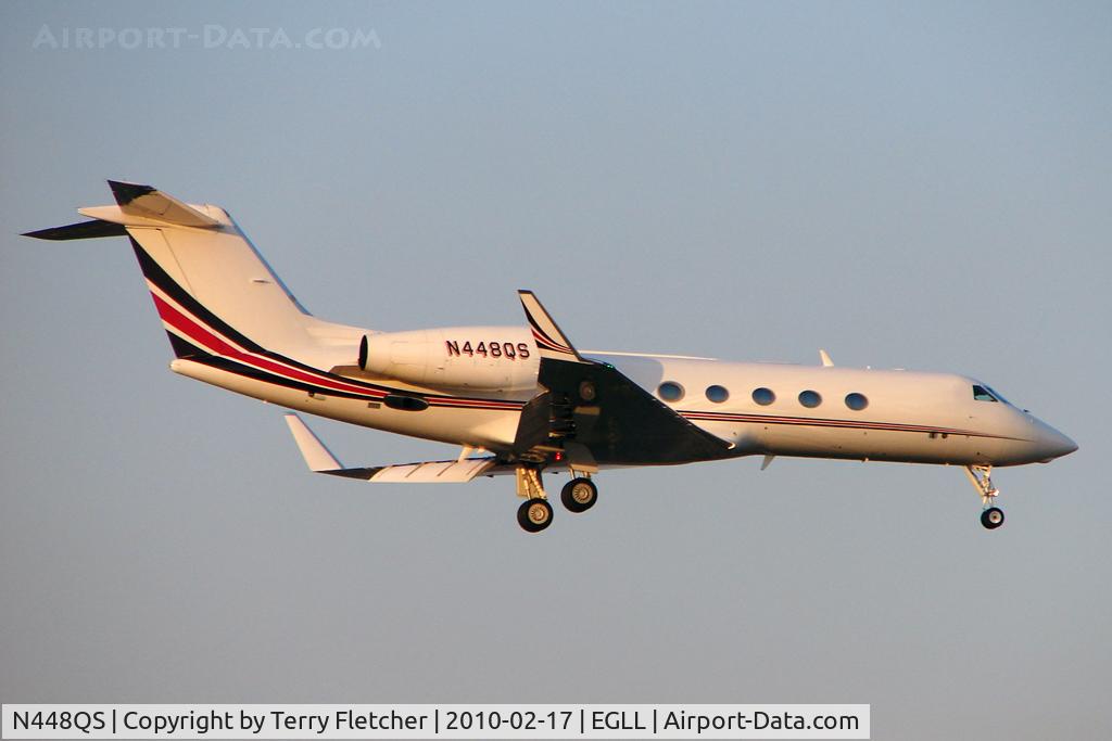 N448QS, 2007 Gulfstream Aerospace GIV-X (G450) C/N 4100, Netjets Gulfstream 450 arrives in the fading light at Heathrow