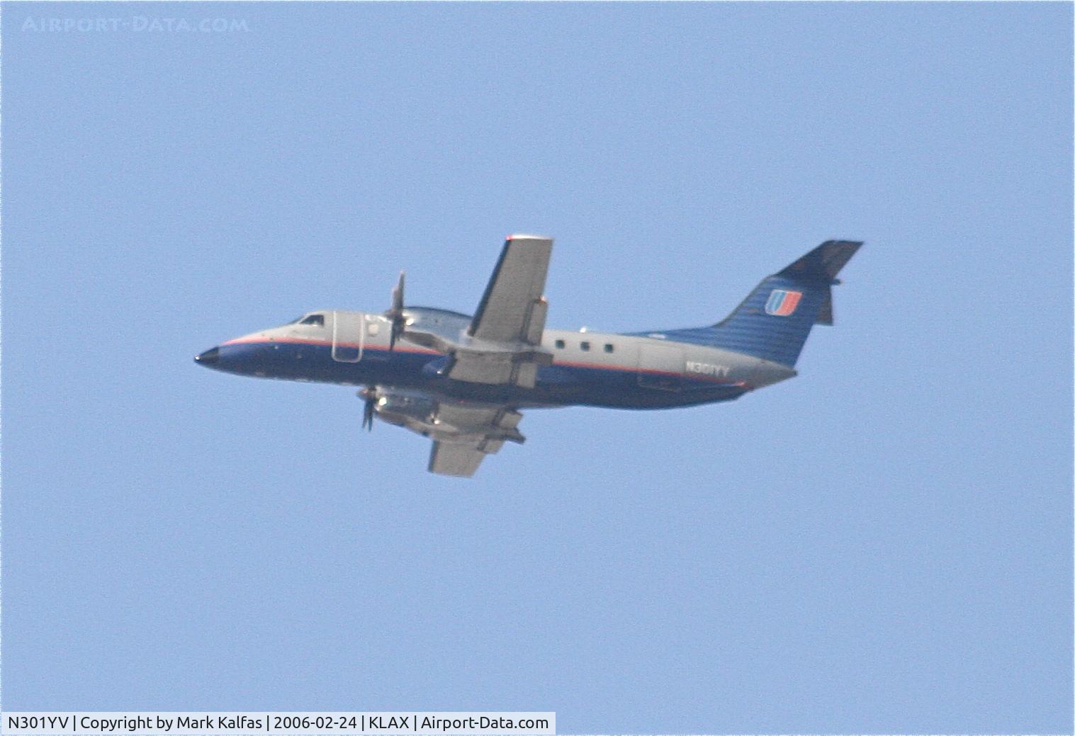 N301YV, 1995 Embraer EMB-120ER Brasilia C/N 120.301, SkyWest Embraer EMB-120ER, N301YV 25R departure KLAX.