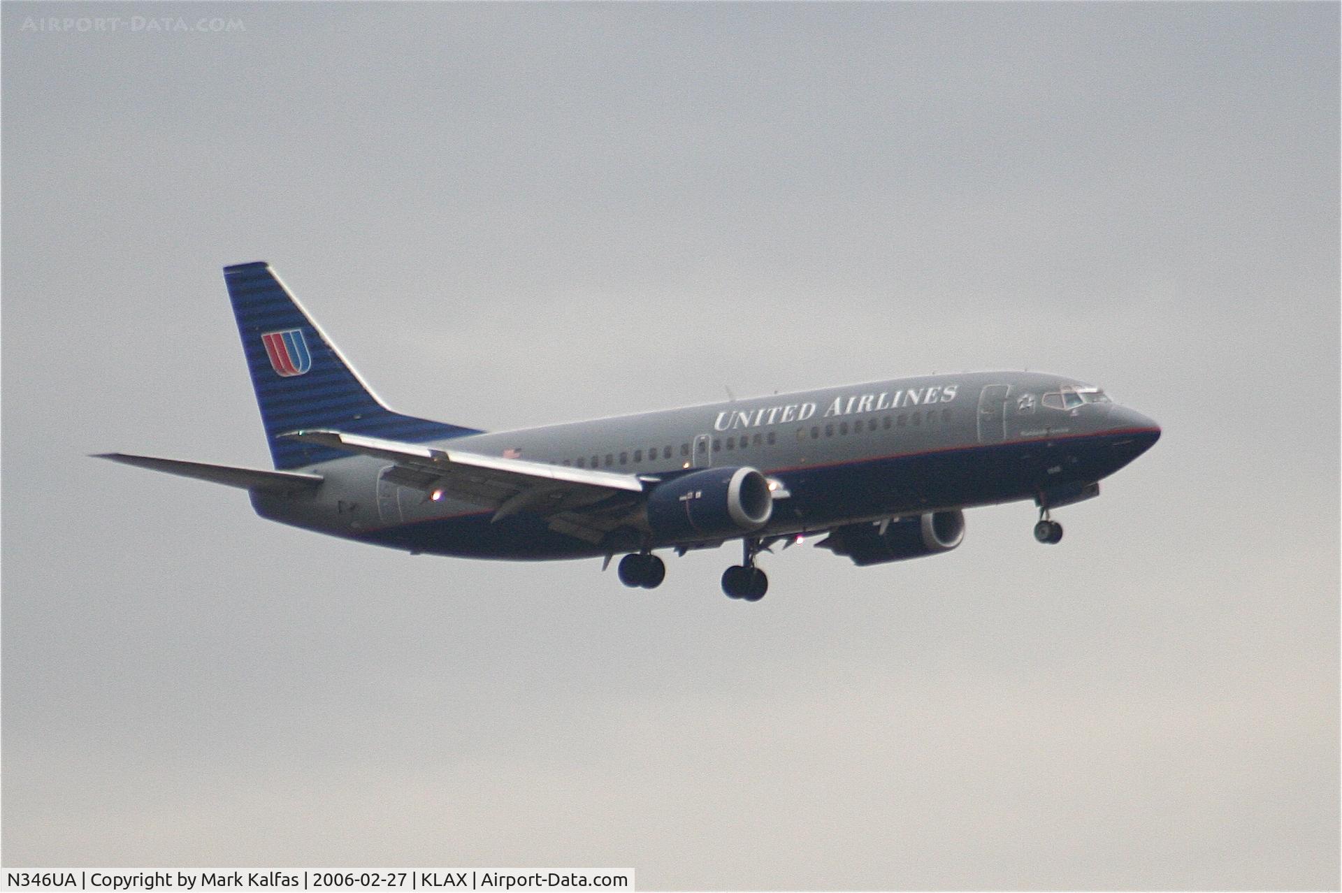 N346UA, 1988 Boeing 737-322 C/N 24250, United Airlines Boeing 737-322, N346UA 7R approach KLAX.