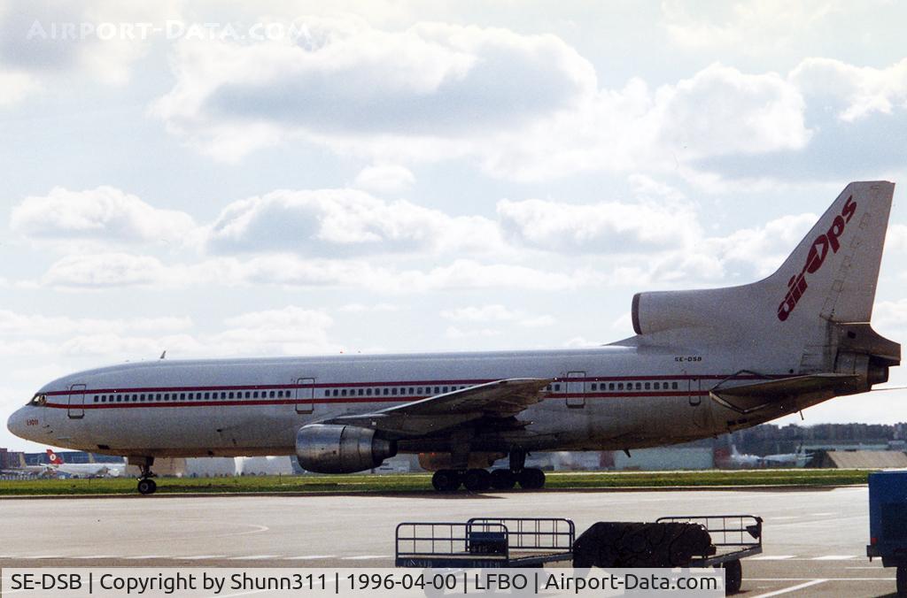 SE-DSB, 1974 Lockheed L-1011-385-1 TriStar 1 C/N 193B-1059, Arriving at the terminal...