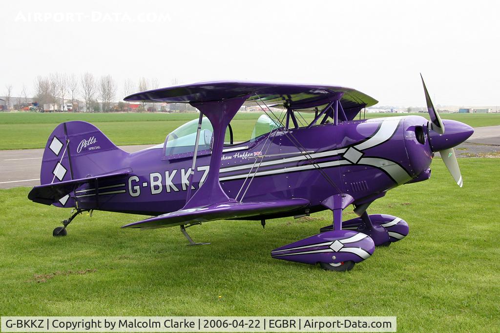 G-BKKZ, 2000 Pitts S-1S Special C/N PFA 009-10525, Pitts S-1S Special. Competing in the 2006 John McLean Trophy aerobatics competition at Breighton Airfield, UK.