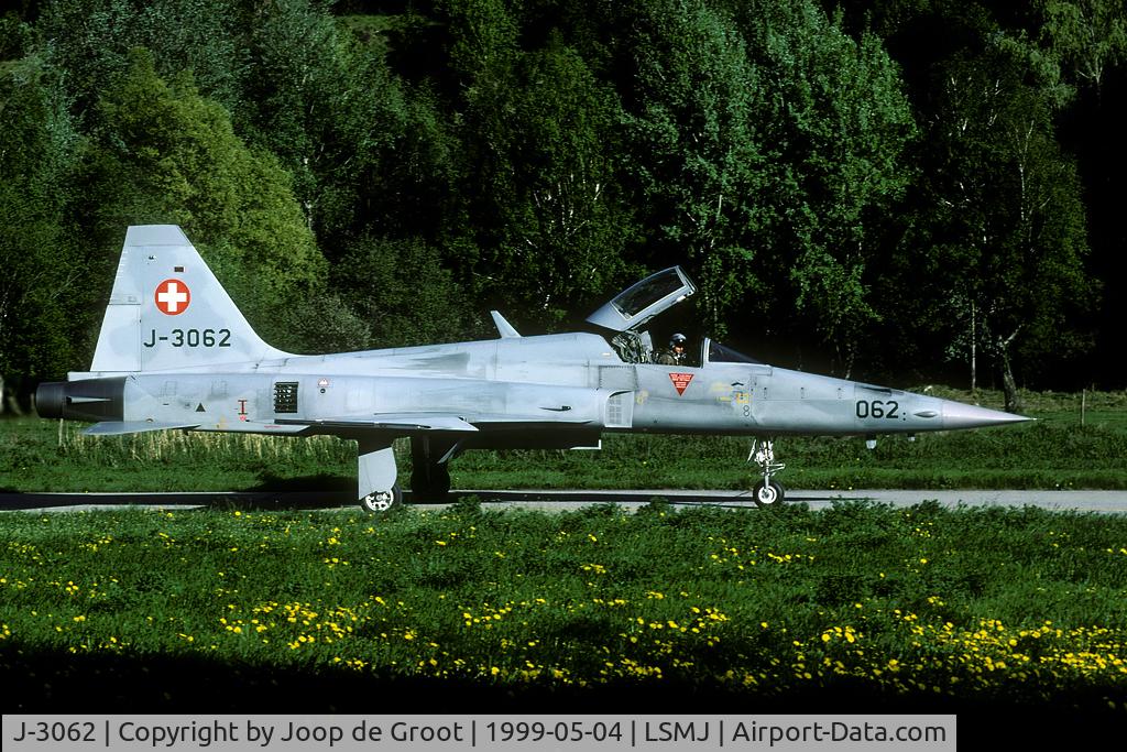 J-3062, 1983 Northrop F-5E Tiger II C/N L.1062, Evening mission during the 1999 Wiederholungskurs.