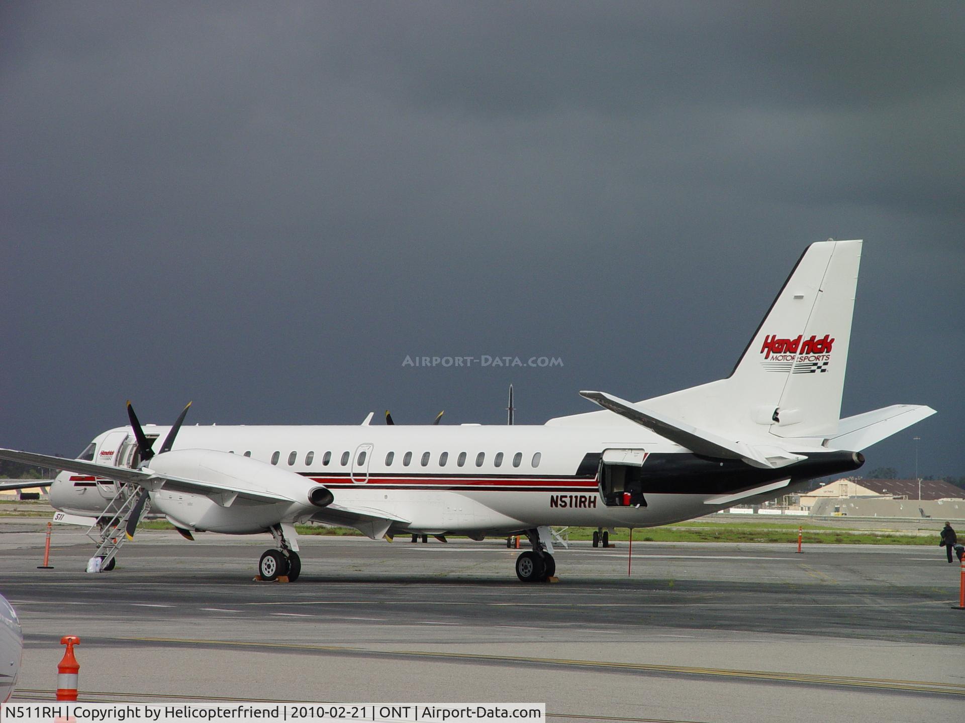 N511RH, 1995 Saab 2000 C/N 2000-020, Parked and waiting