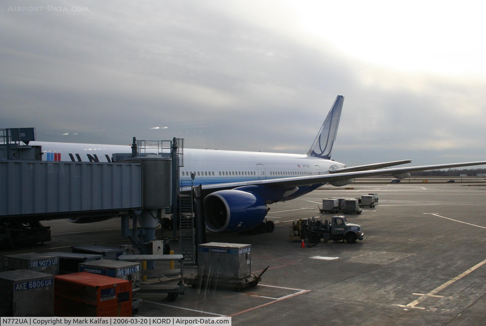 N772UA, 1995 Boeing 777-222 C/N 26930, United Airlines Boeing 777-222, N772UA loading up at C18 KORD for a trip to KLAX.