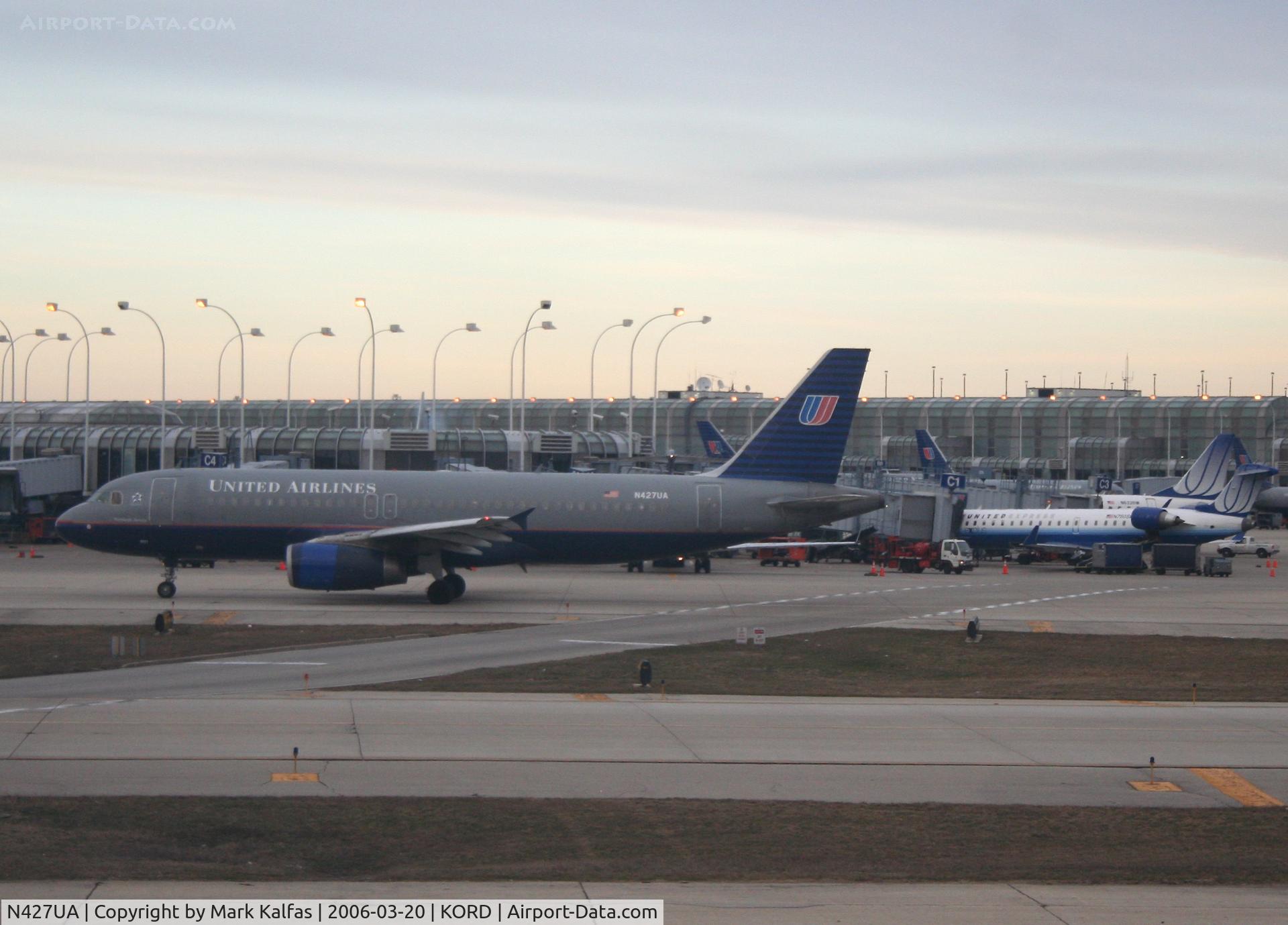 N427UA, 1995 Airbus A320-232 C/N 512, United Airlines Airbus A320-232, N427UA KORD.
