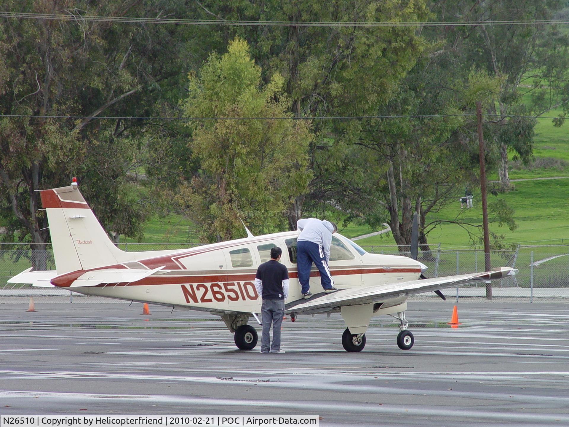 N26510, 1986 Beech A36 Bonanza 36 C/N E-2314, Getting ready to leave