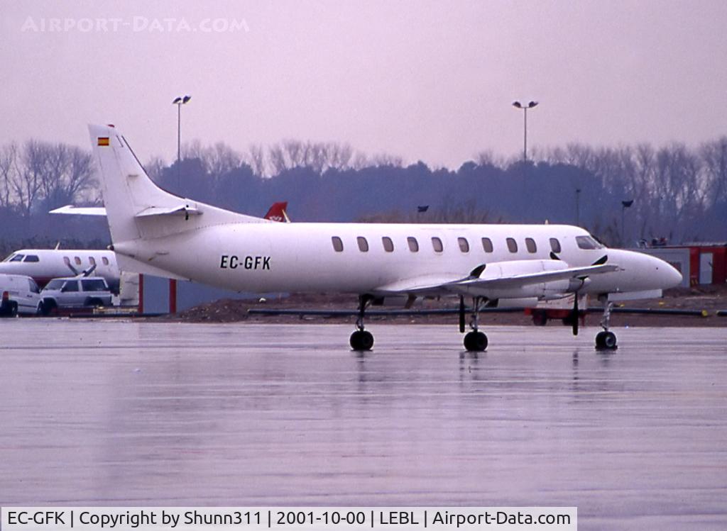 EC-GFK, 1977 Swearingen SA-226AT Merlin IVA C/N AT-062, Parked at the ramp... in all white c/s...