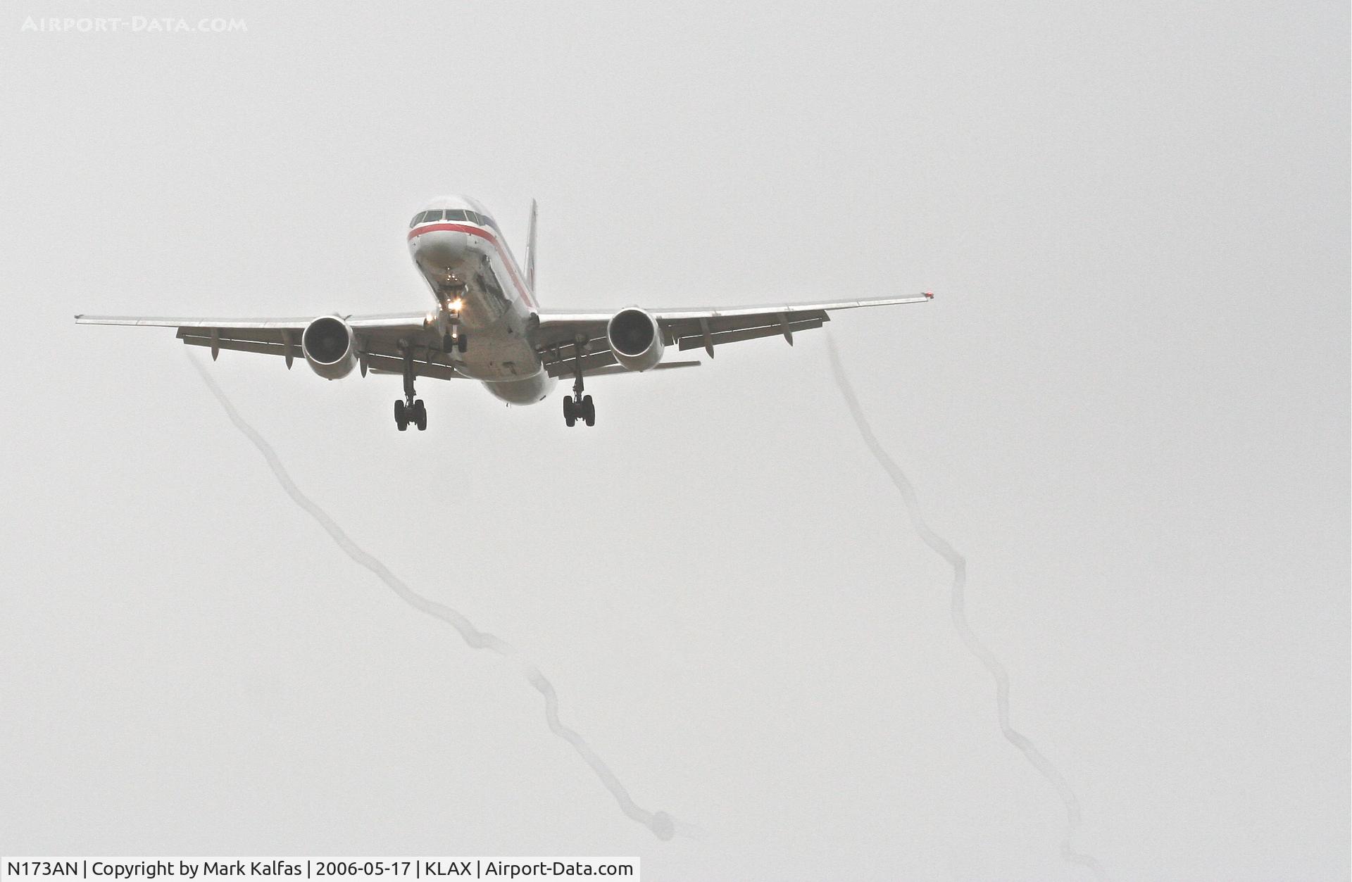 N173AN, 2002 Boeing 757-223 C/N 32399, American Airlines Boeing 757-223. N173AN 25L approach KLAX.