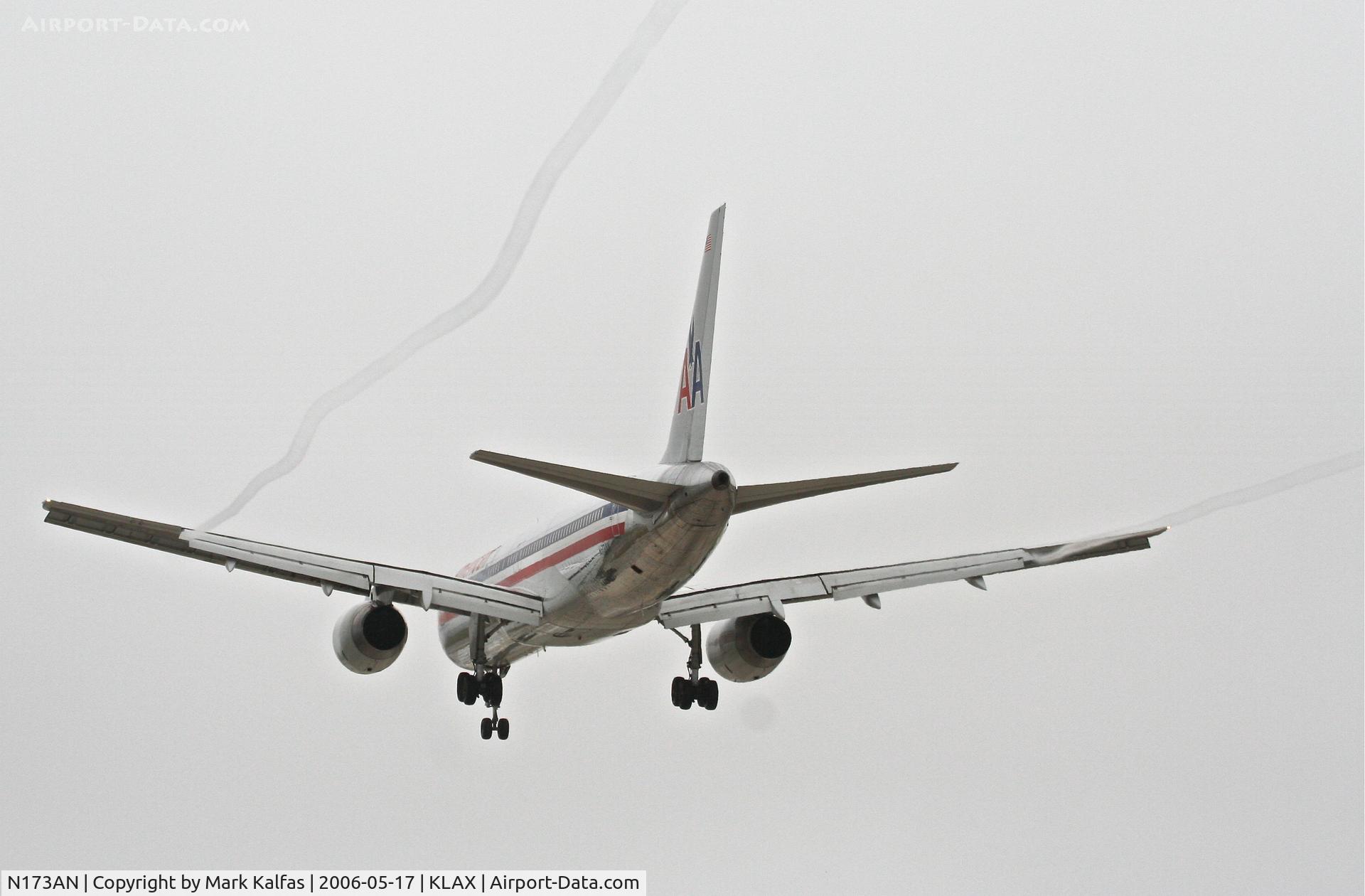 N173AN, 2002 Boeing 757-223 C/N 32399, American Airlines Boeing 757-223. N173AN 25L approach KLAX.