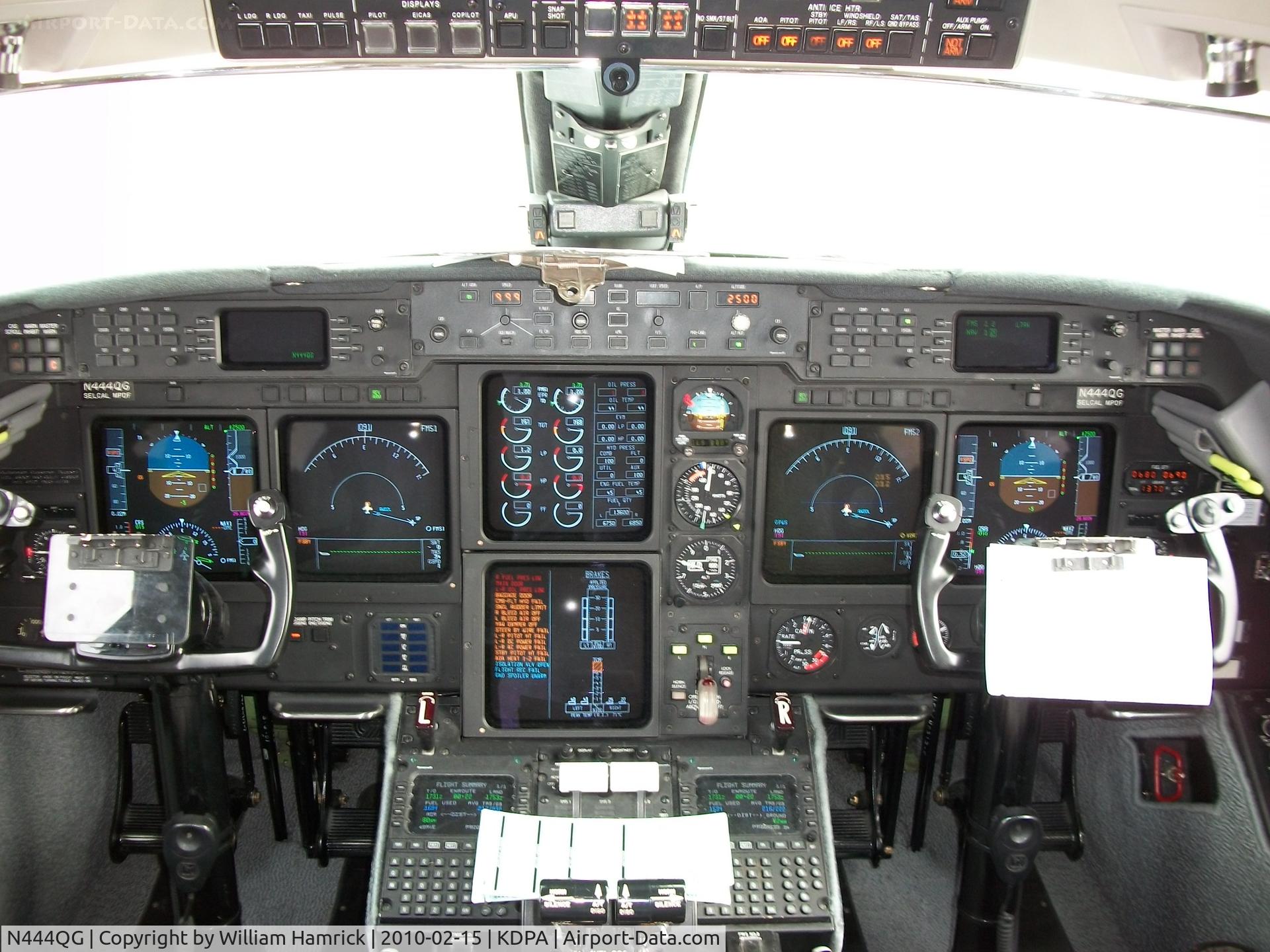 N444QG, 2001 Gulfstream Aerospace G-IV C/N 1453, Cockpit photo