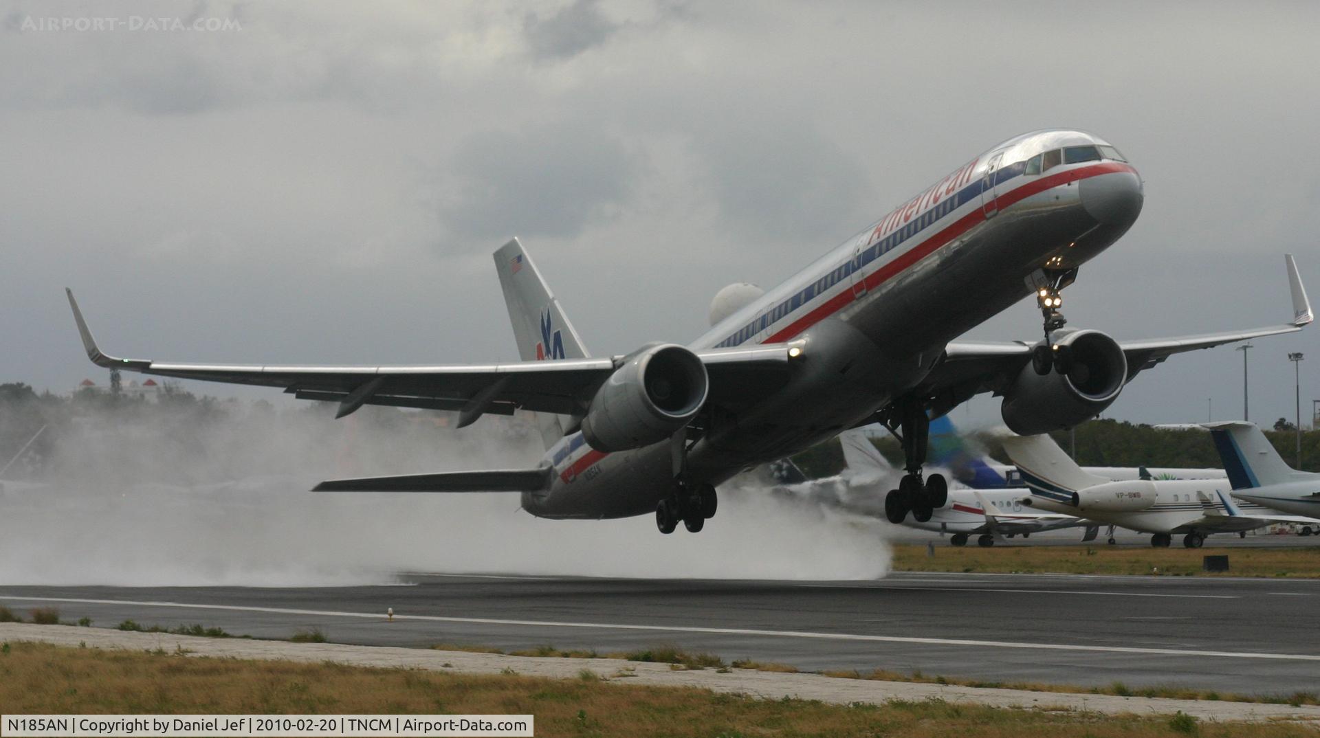 N185AN, 2001 Boeing 757-223 C/N 32379, American airlines N185AN departing TNCM on a wet day