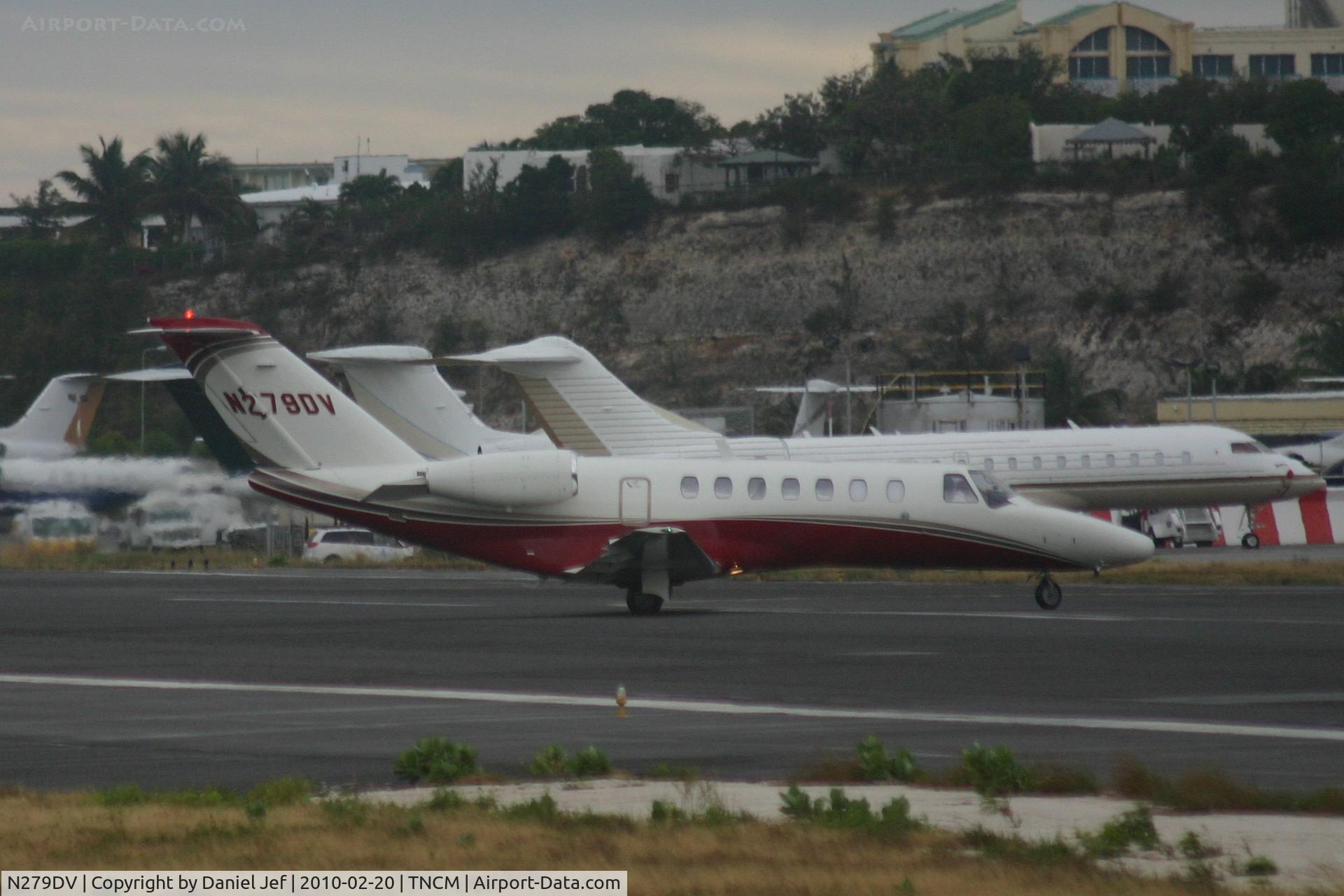 N279DV, 2006 Cessna 525B CitationJet CJ1 C/N 525B-0070, N279DV just landed at TNCM