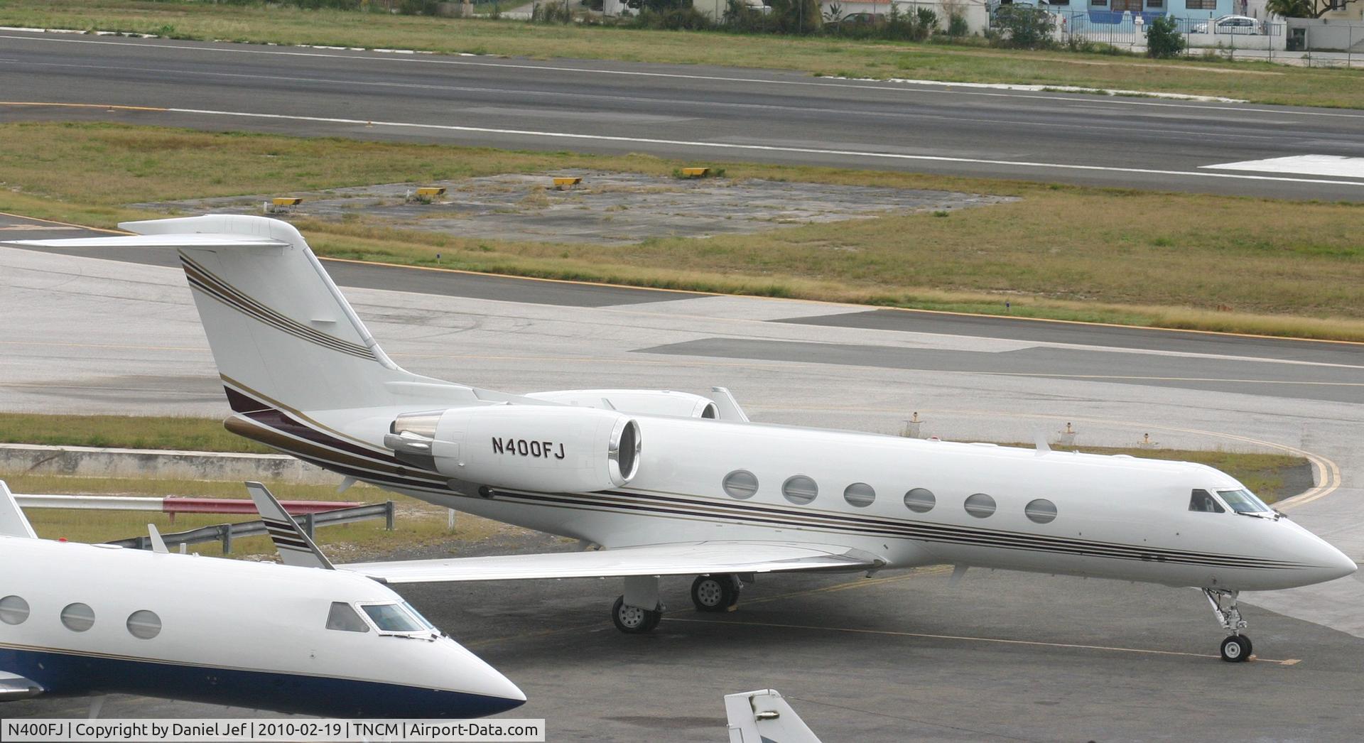 N400FJ, 2002 Gulfstream Aerospace G-IV C/N 1494, N400FJ park at TNCM cargo ramp